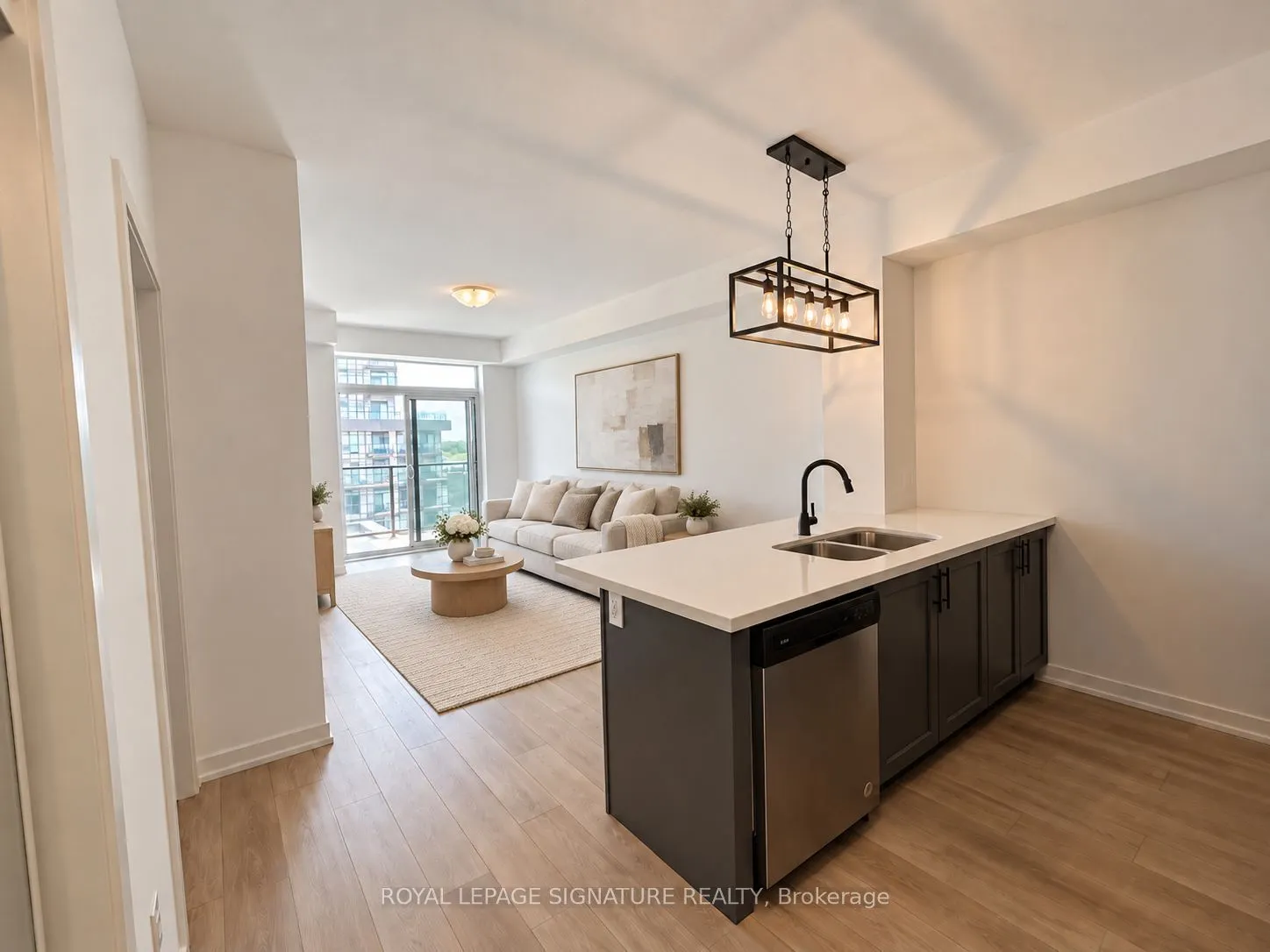 460 Dundas Street E #807