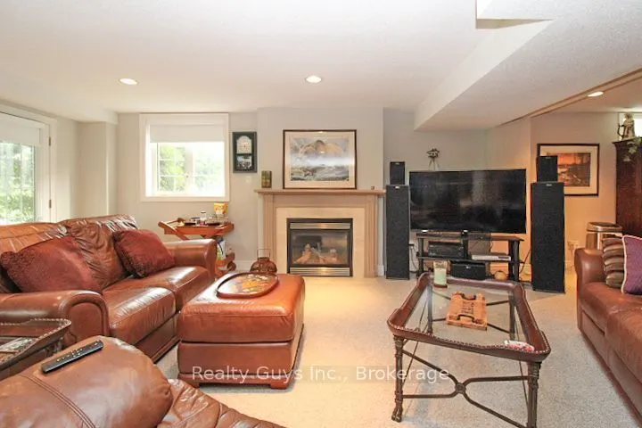 16 Crescent Moon Lane