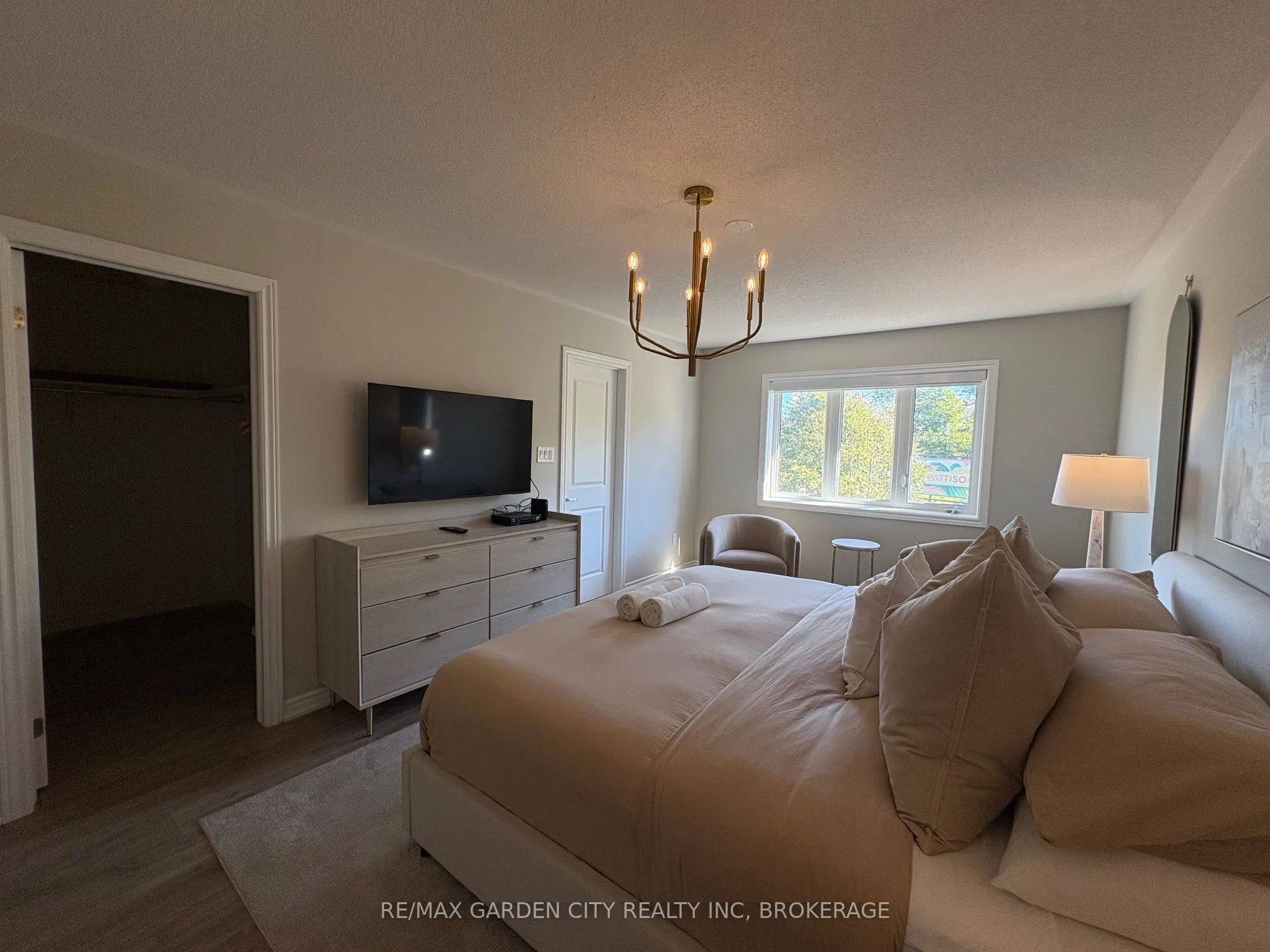 7460 BAYCREST Common