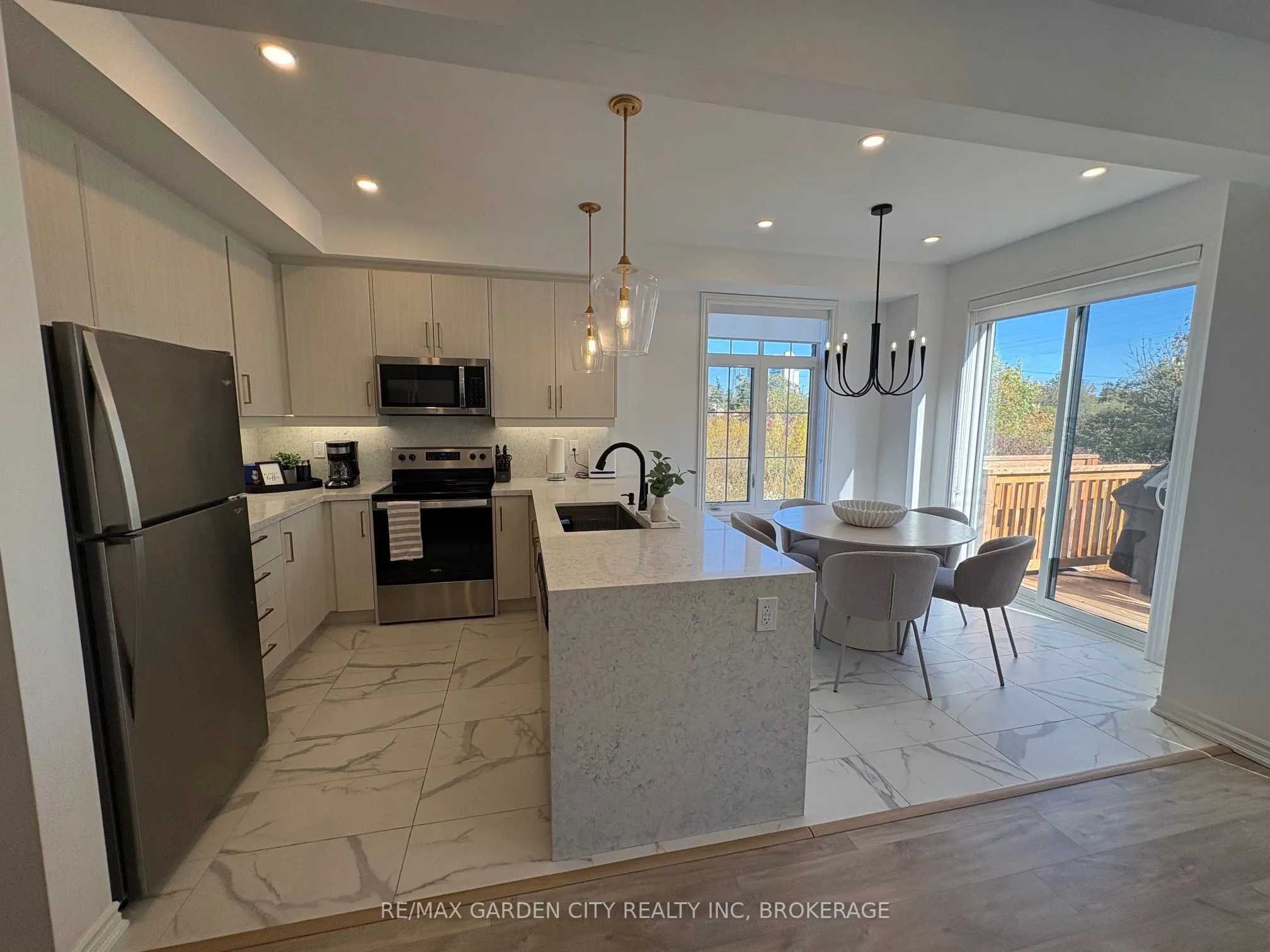 7460 BAYCREST Common