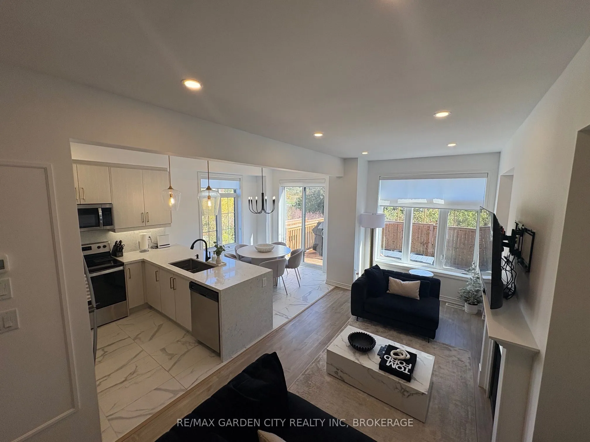 7460 BAYCREST Common