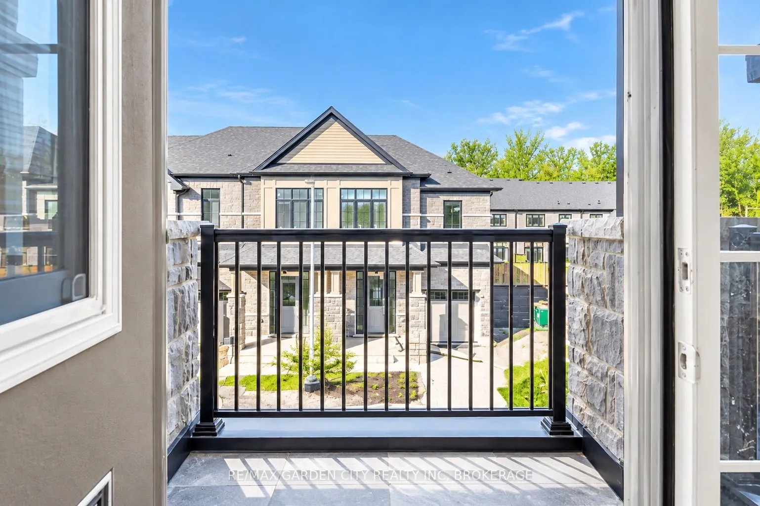 7460 BAYCREST Common