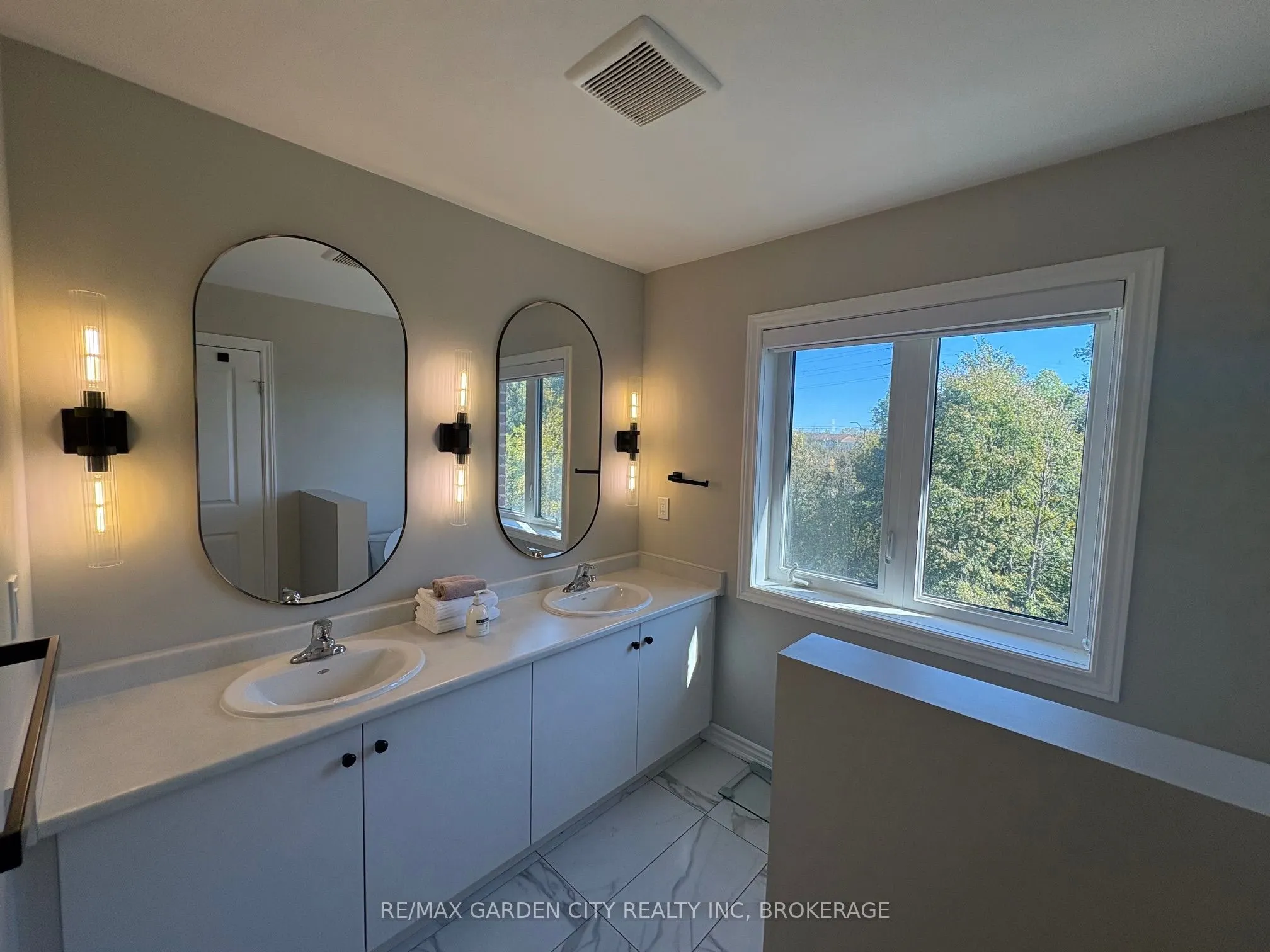 7460 BAYCREST Common