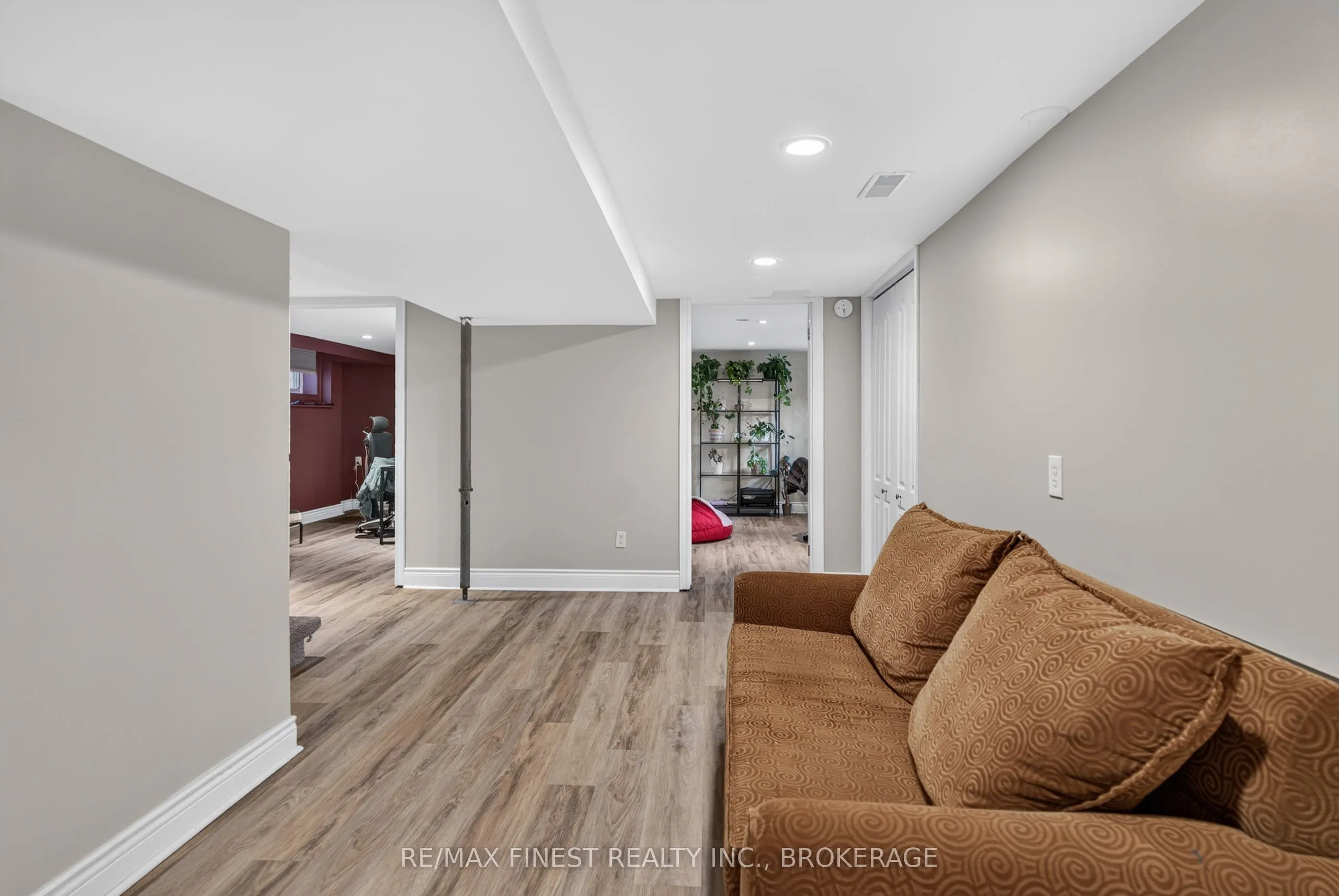 466 MacKenzie Road