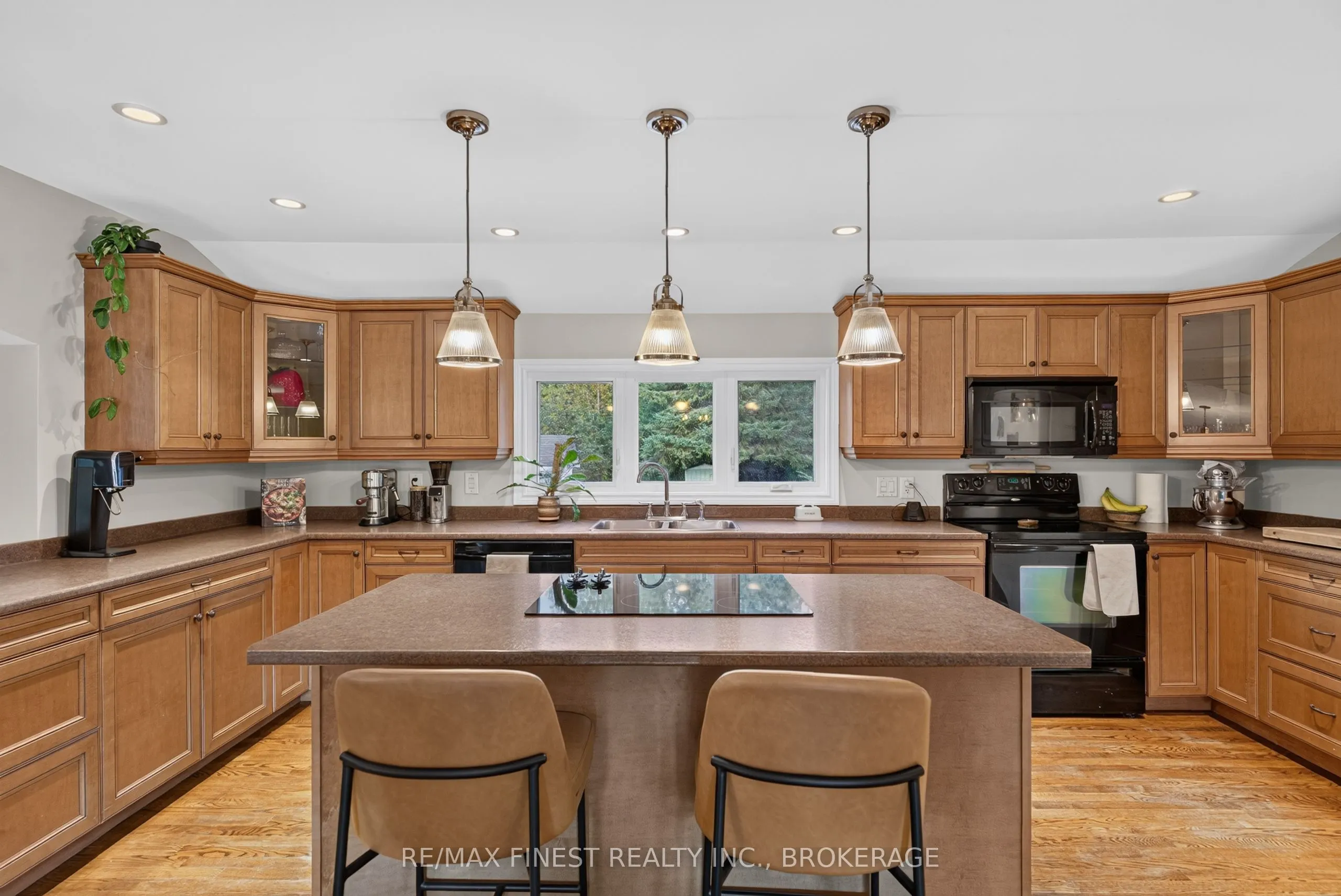 466 MacKenzie Road