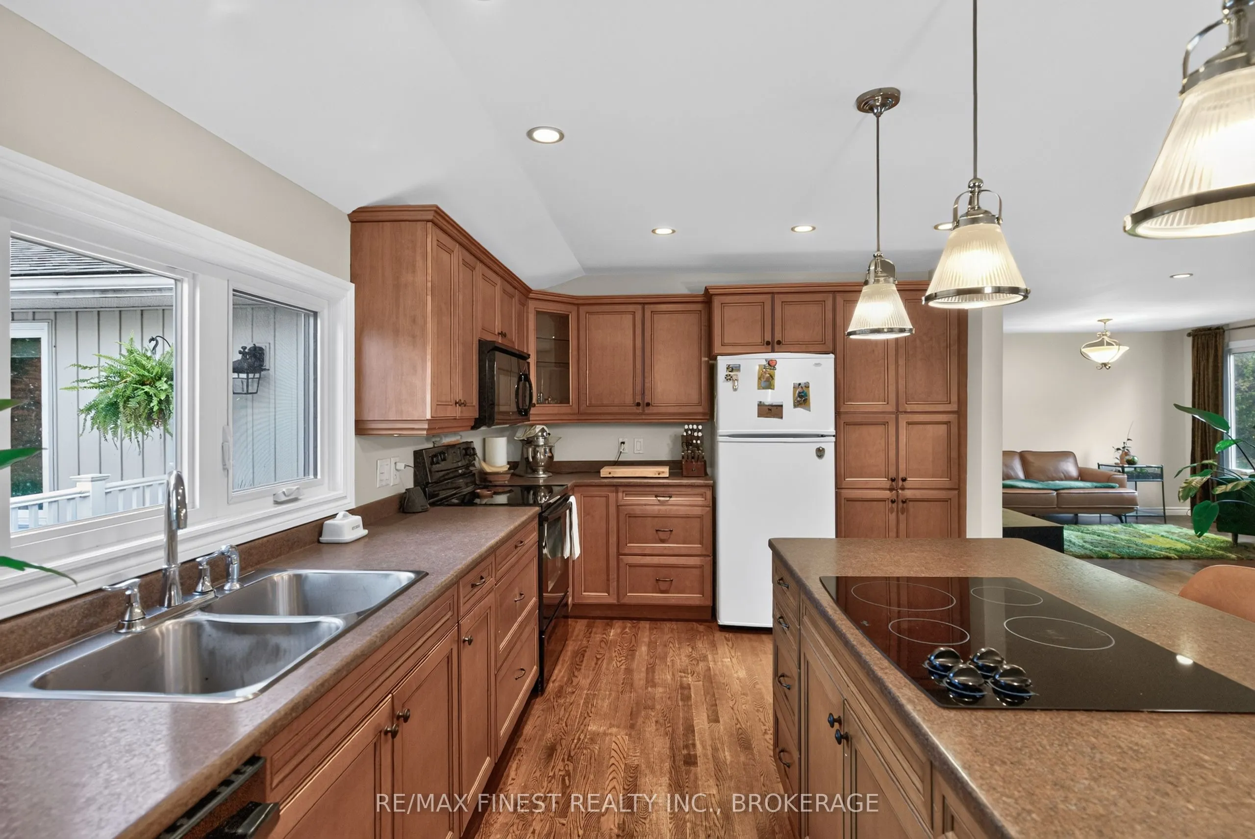 466 MacKenzie Road