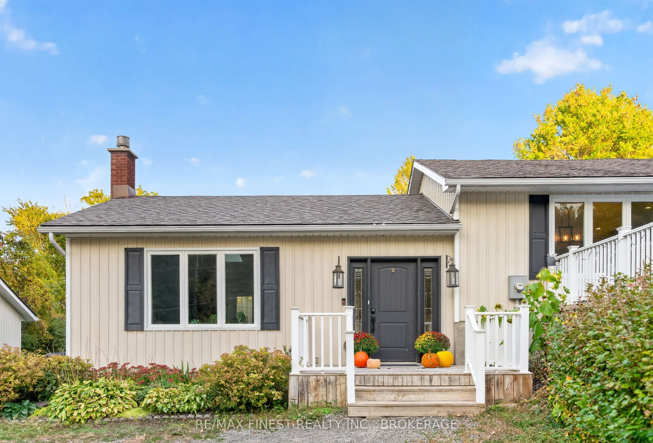 466 MacKenzie Road