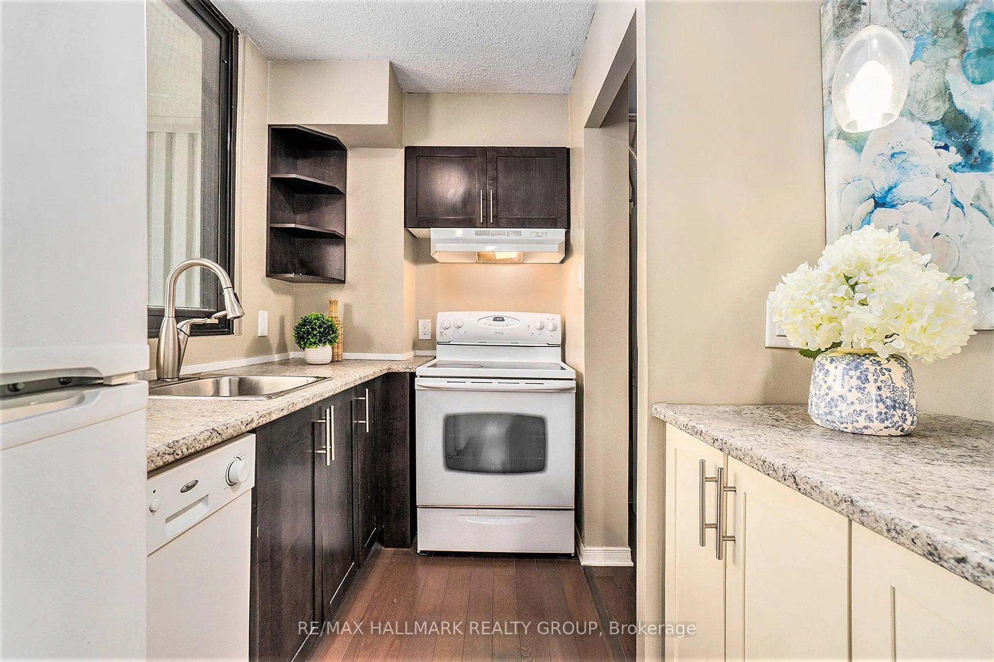 200 Bay Street #1102
