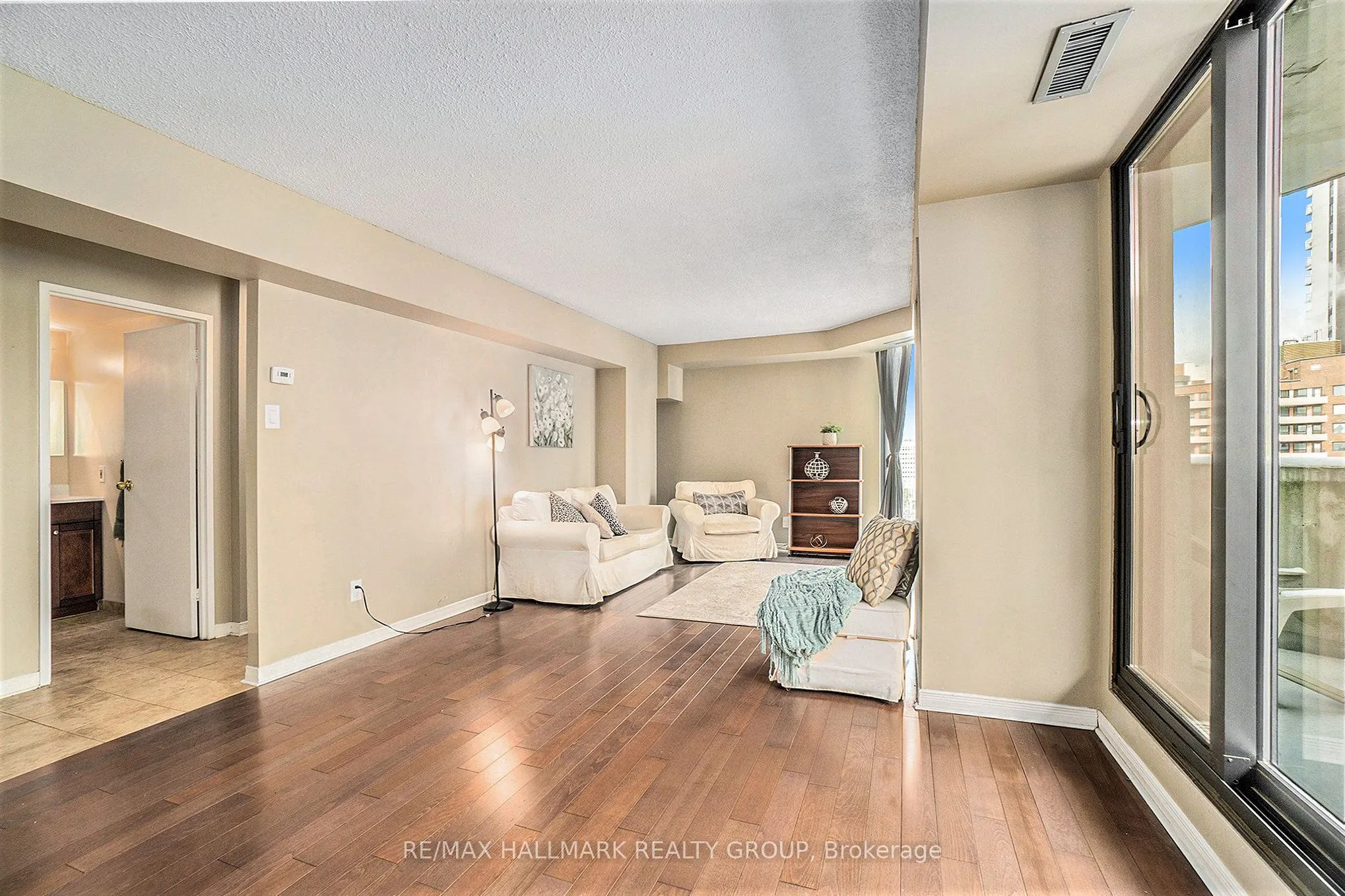 200 Bay Street #1102