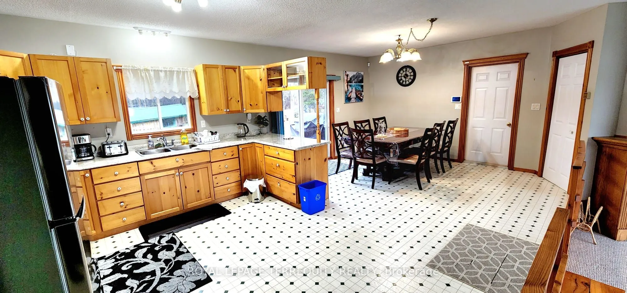 117 Front Street W