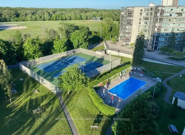 19 Woodlawn Road E #607