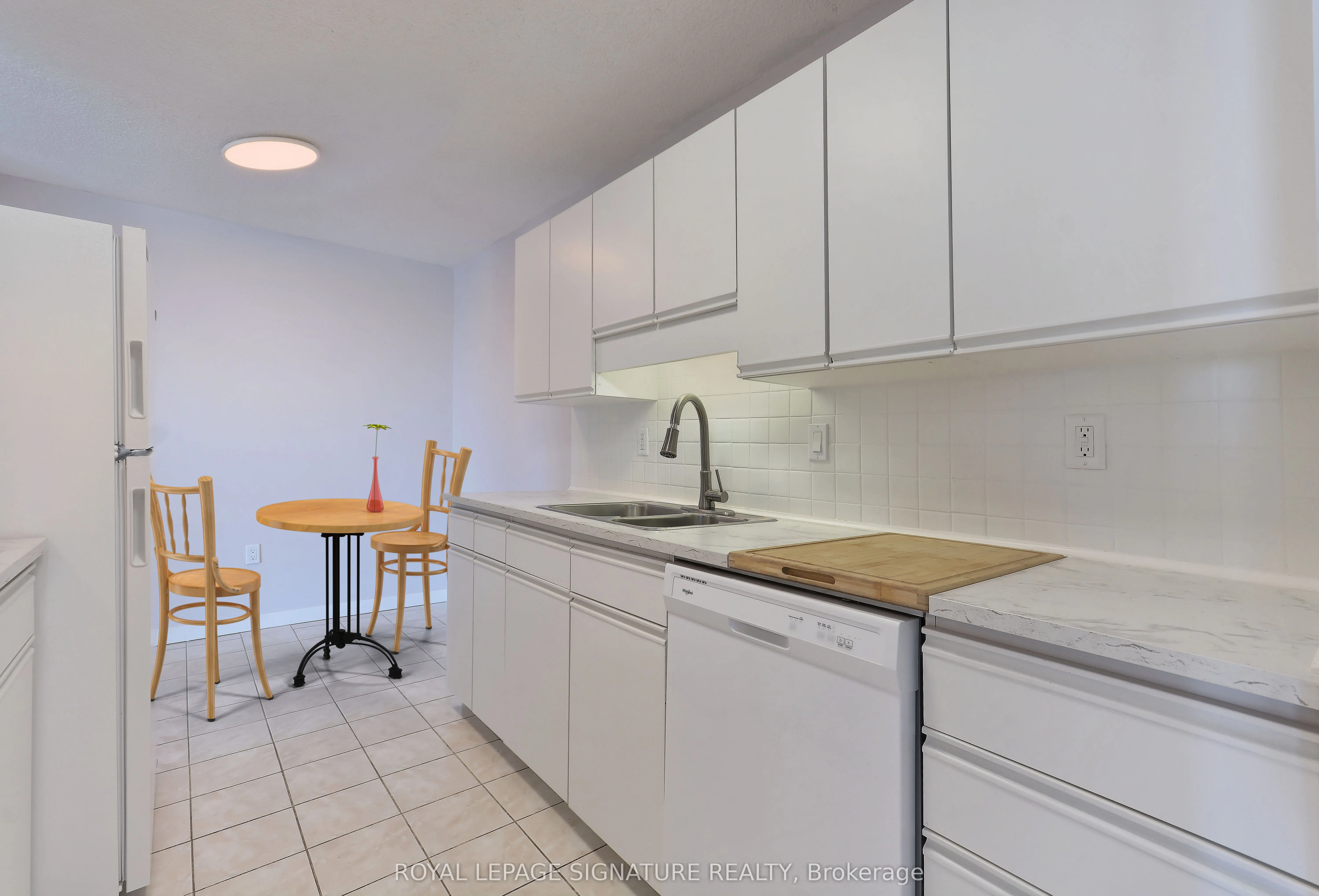 19 Woodlawn Road E #607