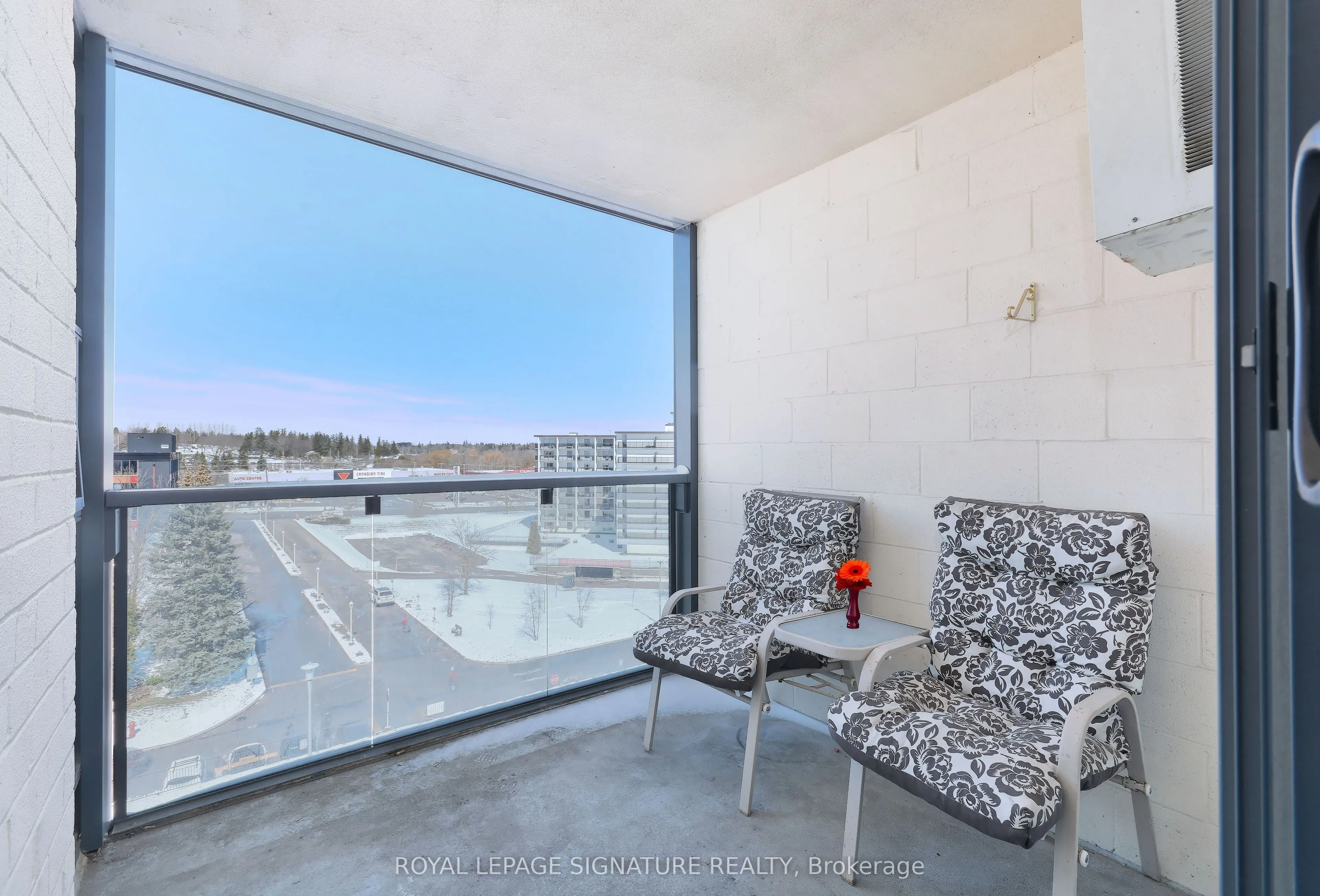 19 Woodlawn Road E #607