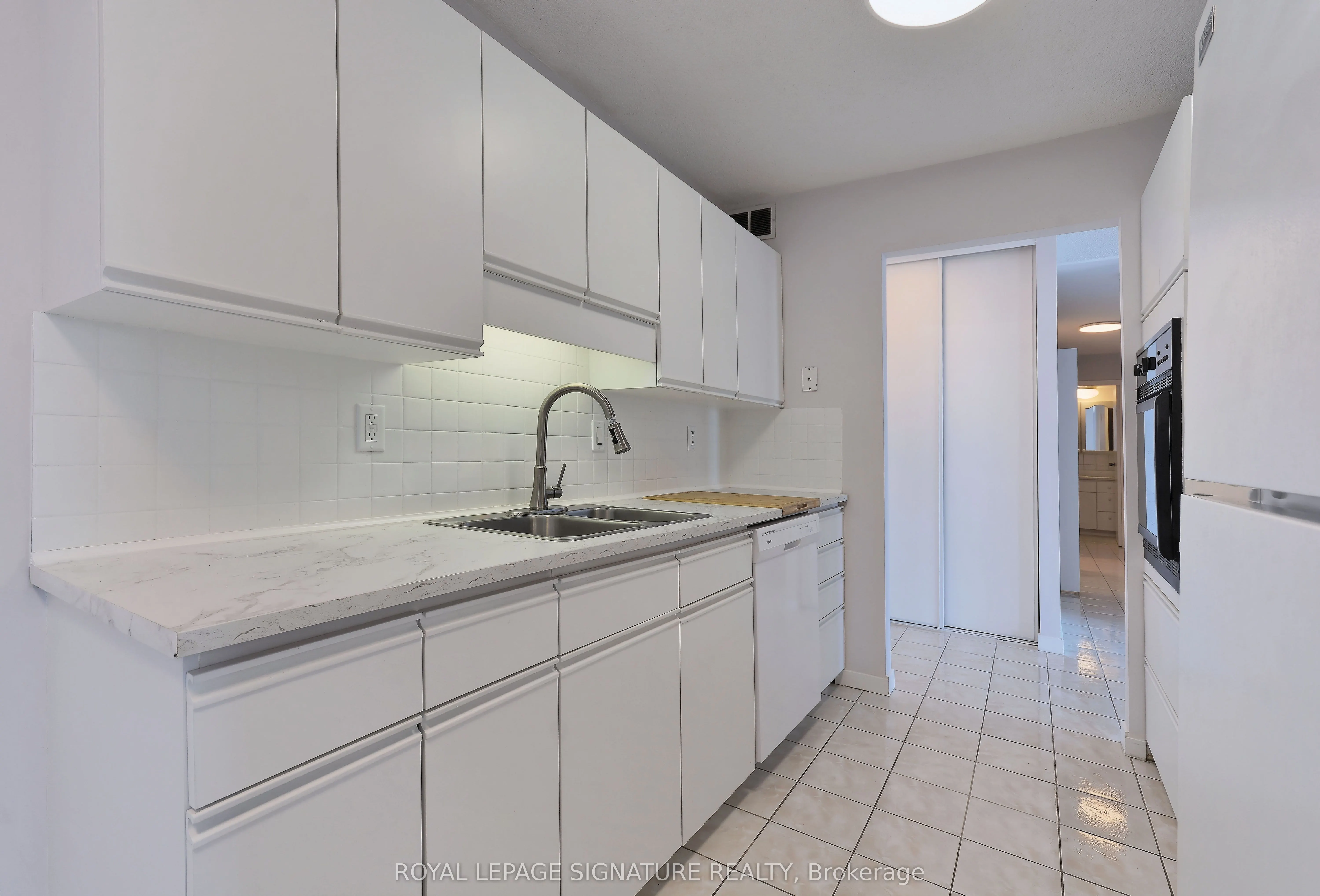 19 Woodlawn Road E #607
