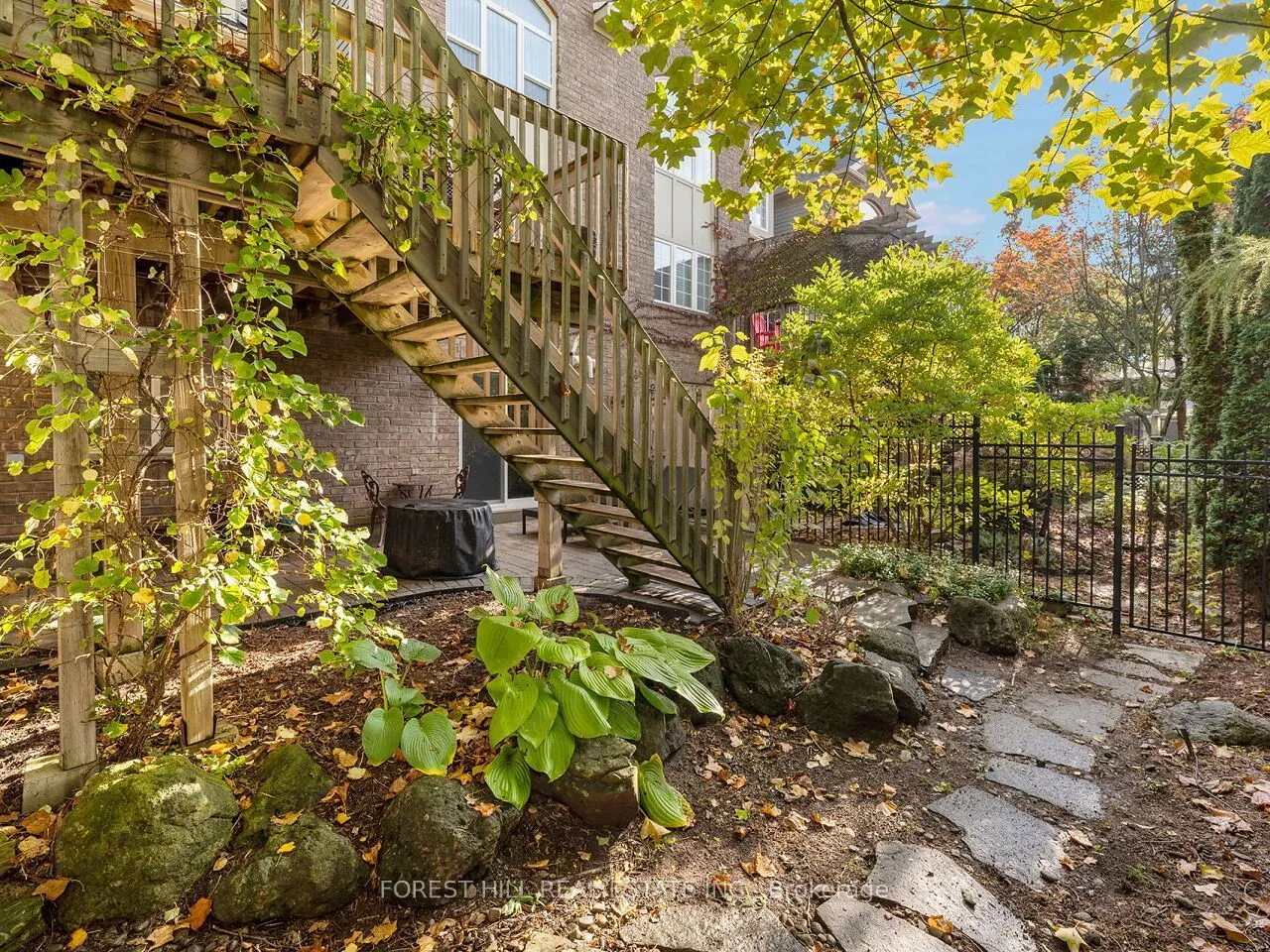 112 McArthur Crescent