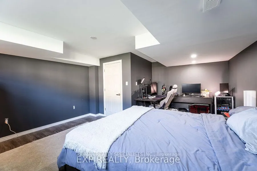 8 Sara Drive
