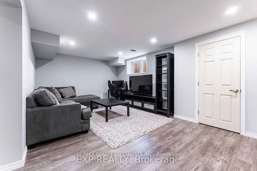 8 Sara Drive