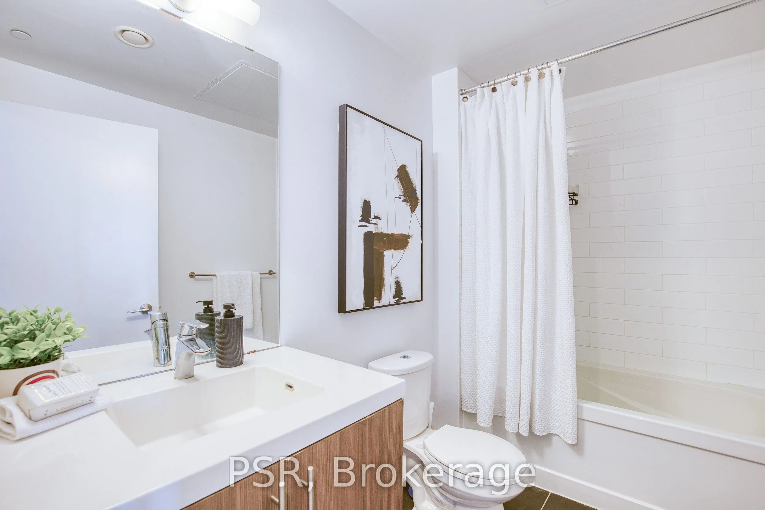 85 Duke Street #806
