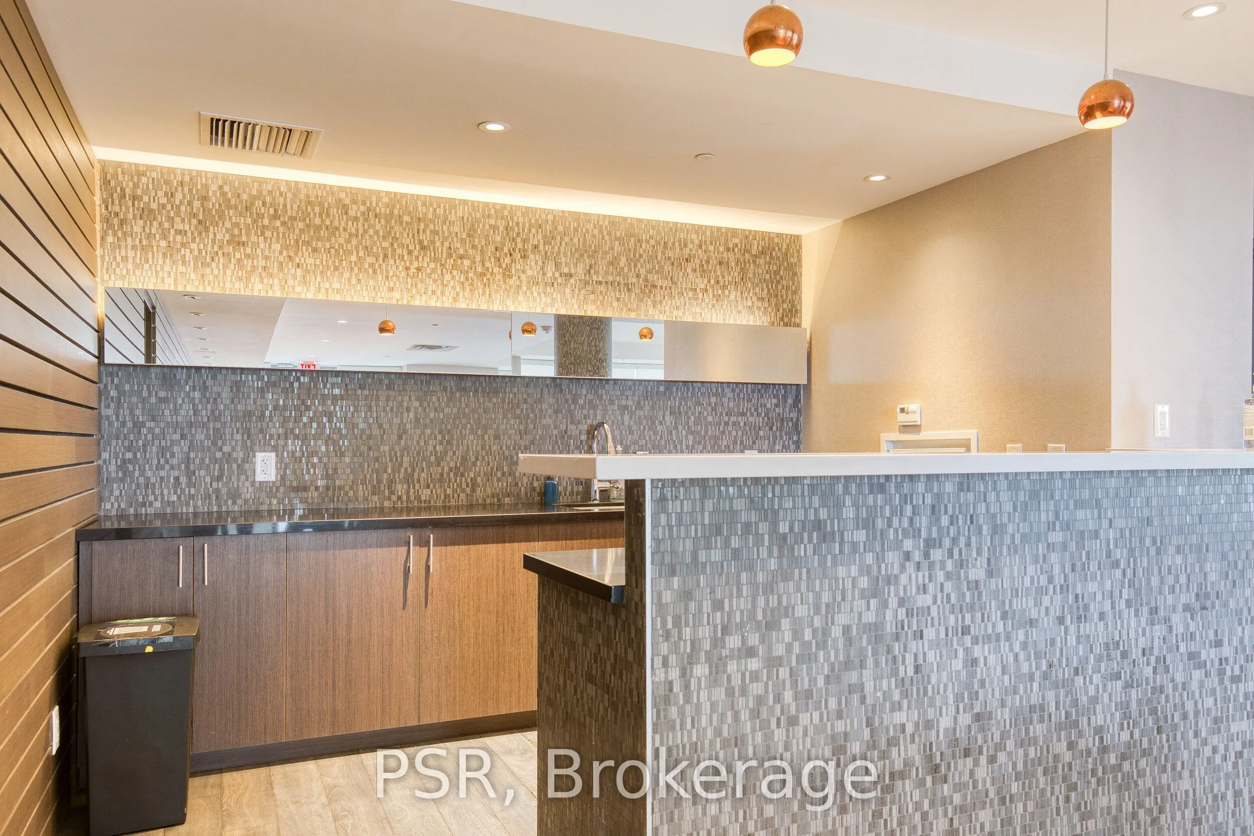 85 Duke Street #806