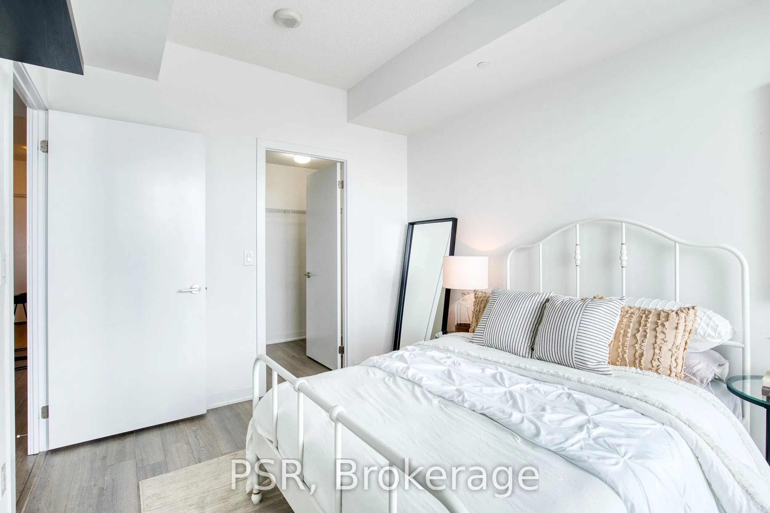 85 Duke Street #806