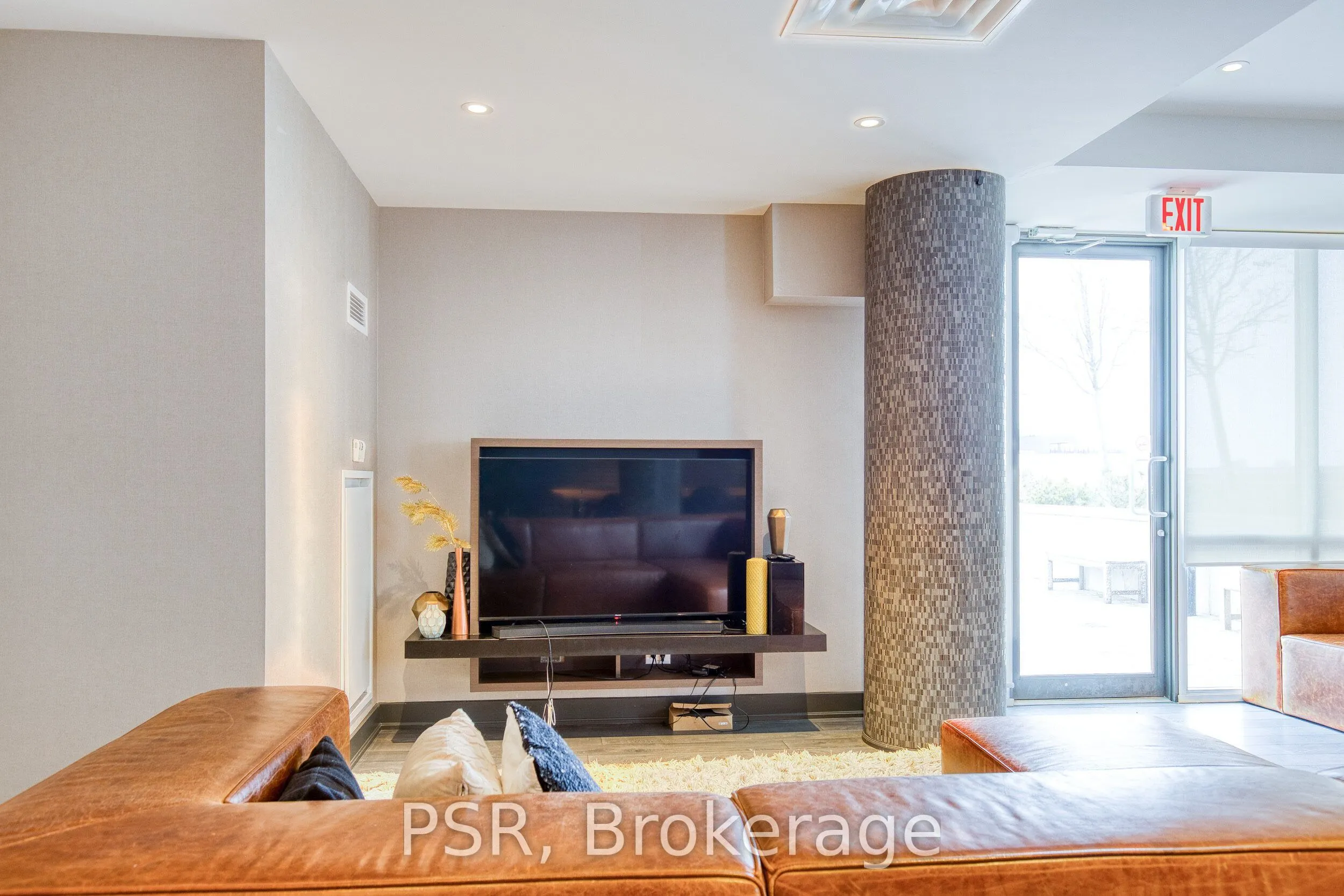 85 Duke Street #806