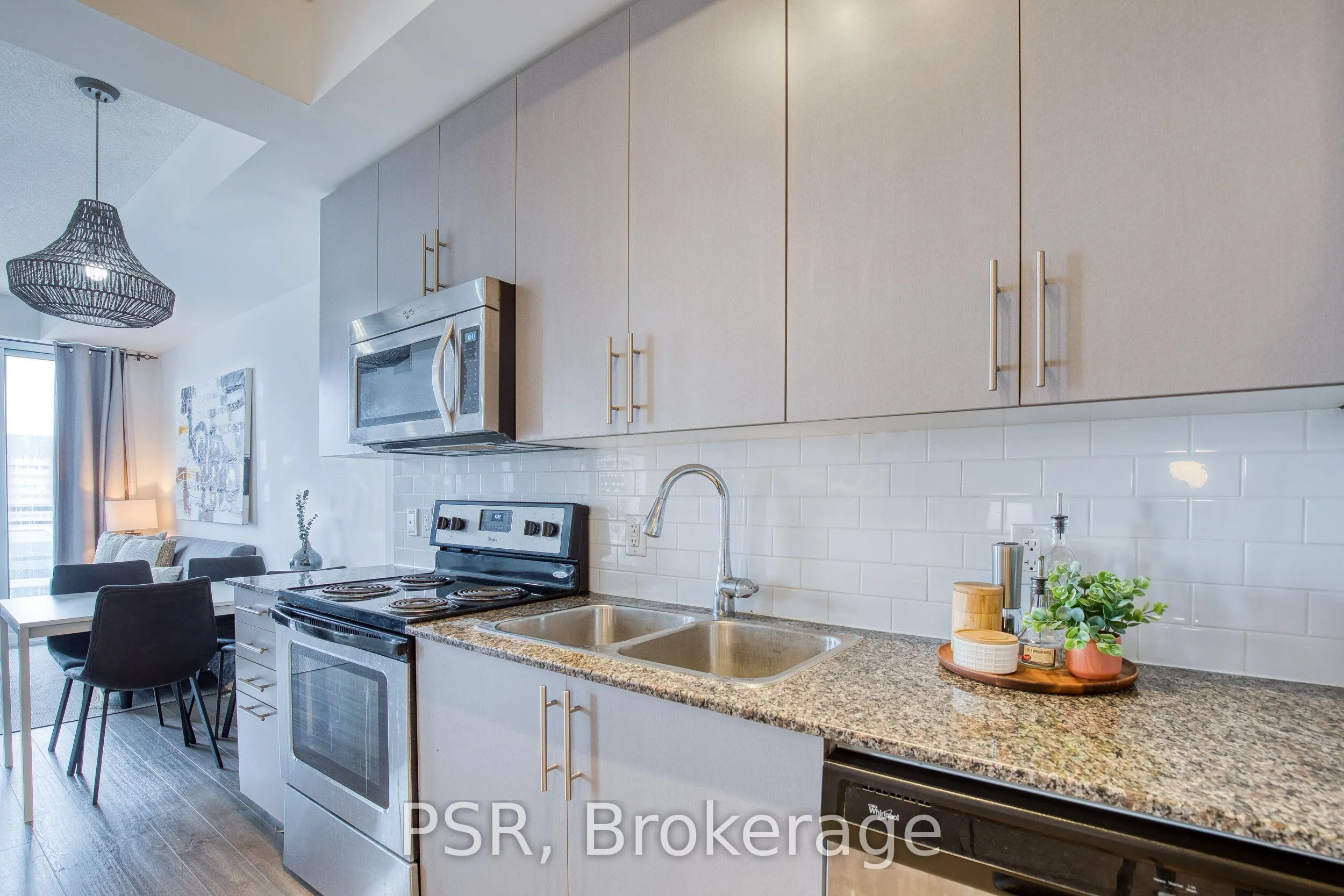 85 Duke Street #806