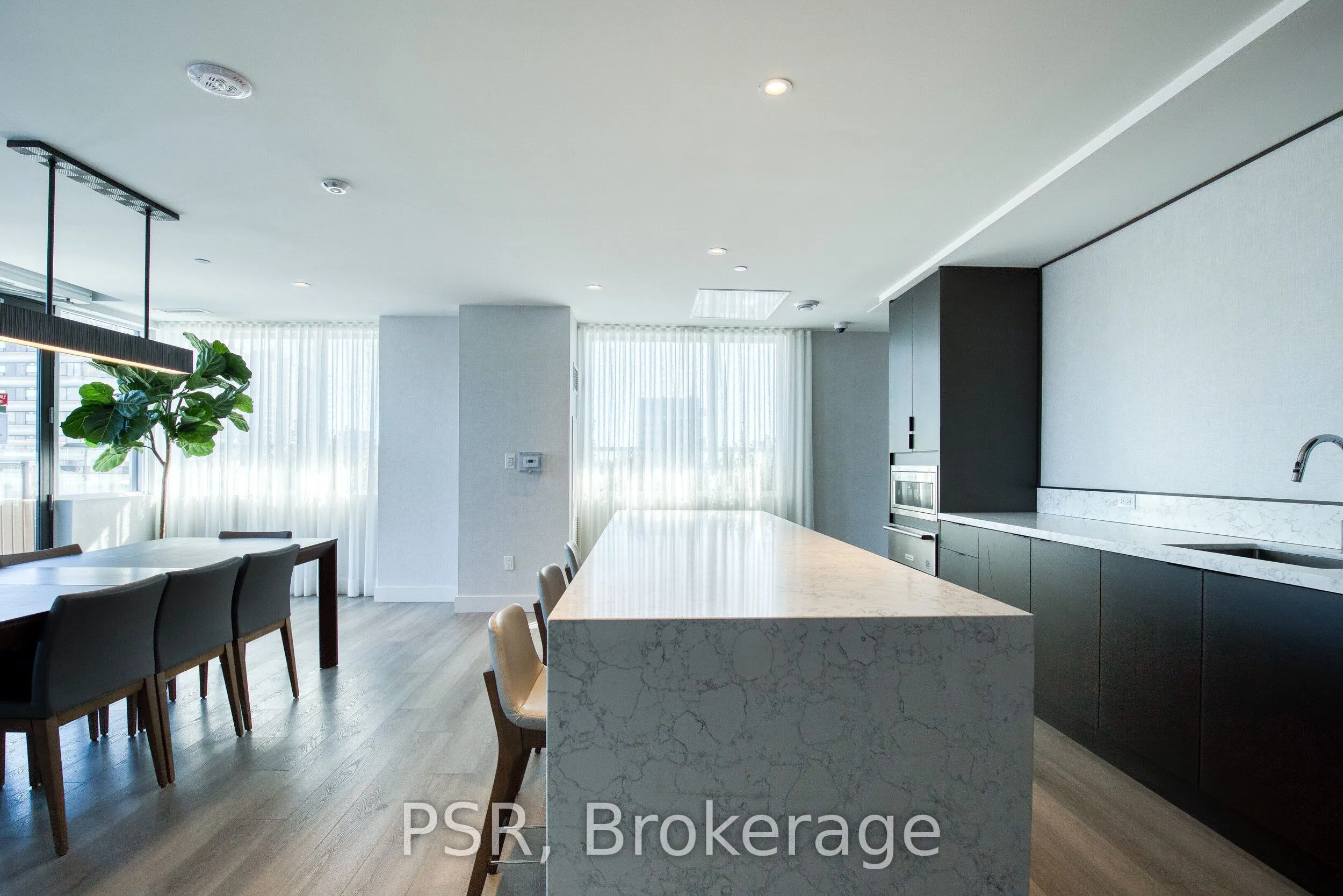 85 Duke Street #806