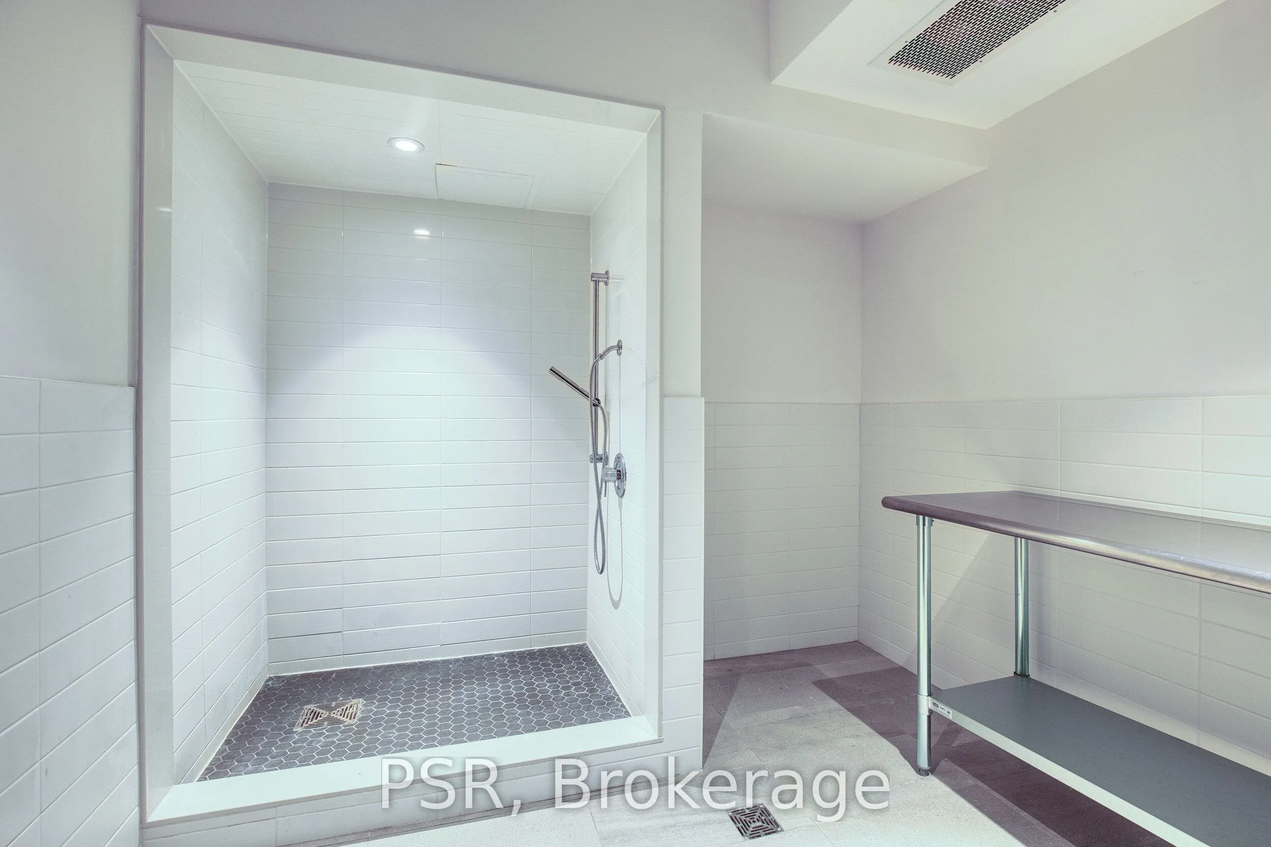 85 Duke Street #806