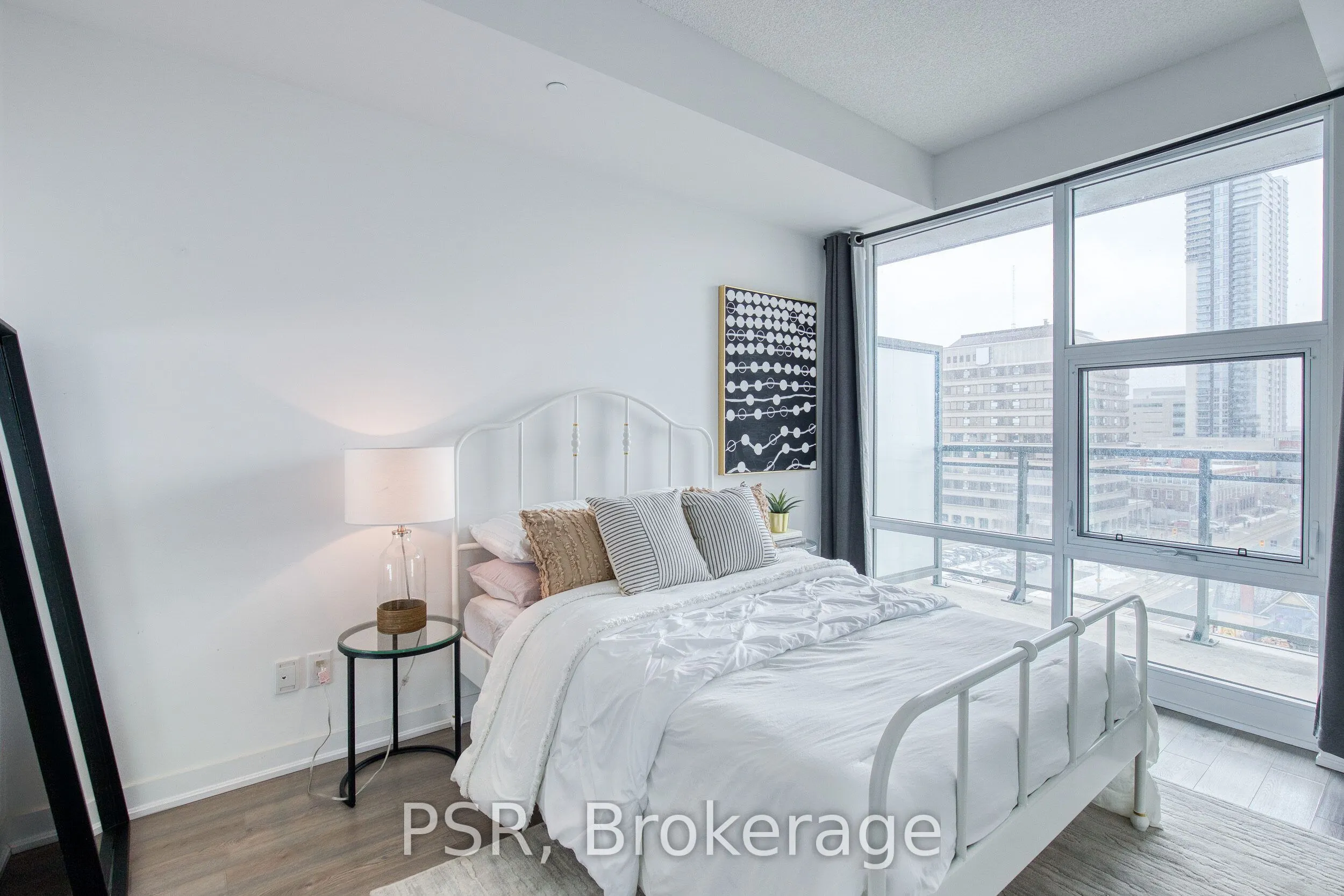 85 Duke Street #806