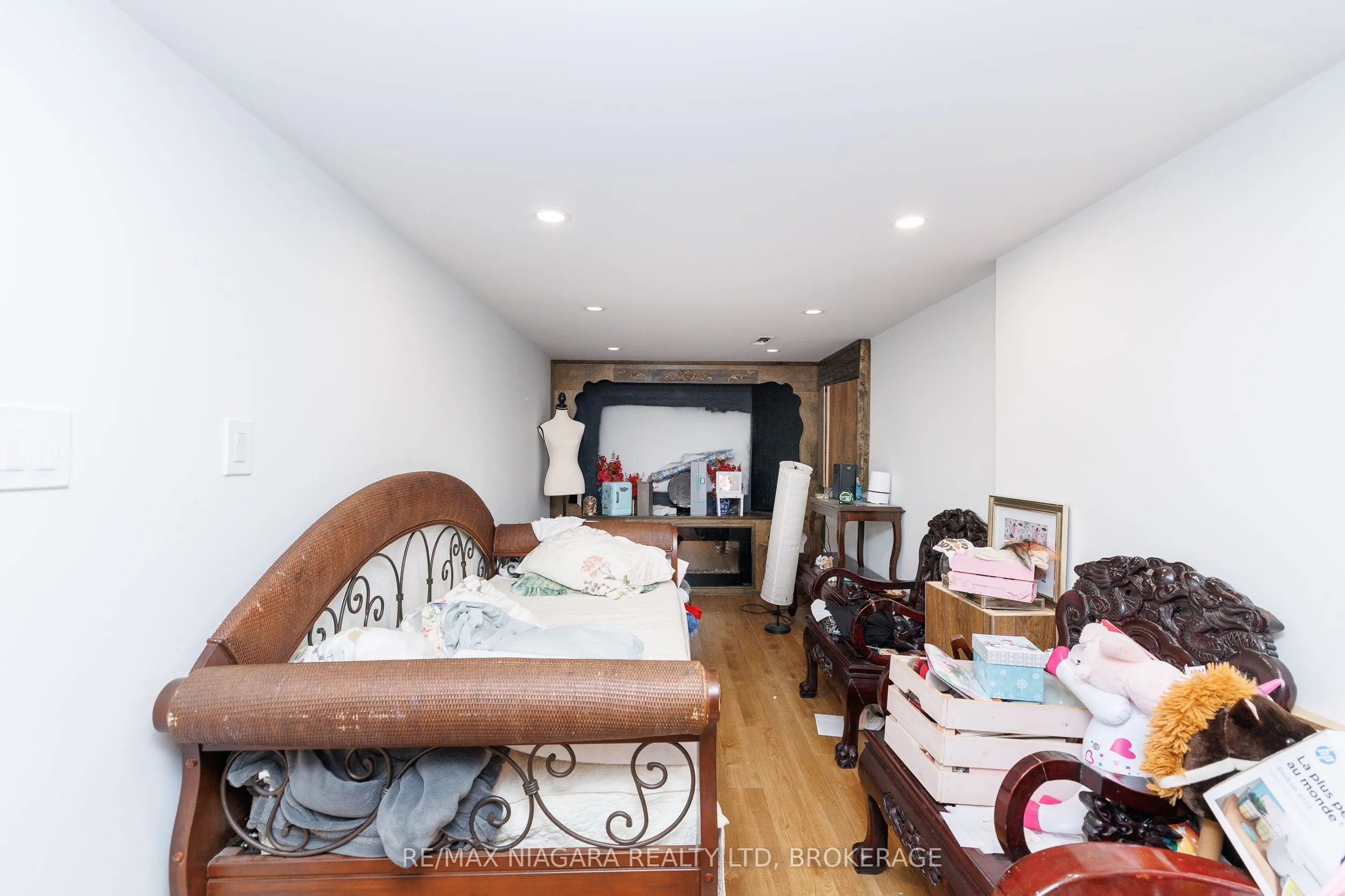 33 COLONEL LYALL Street
