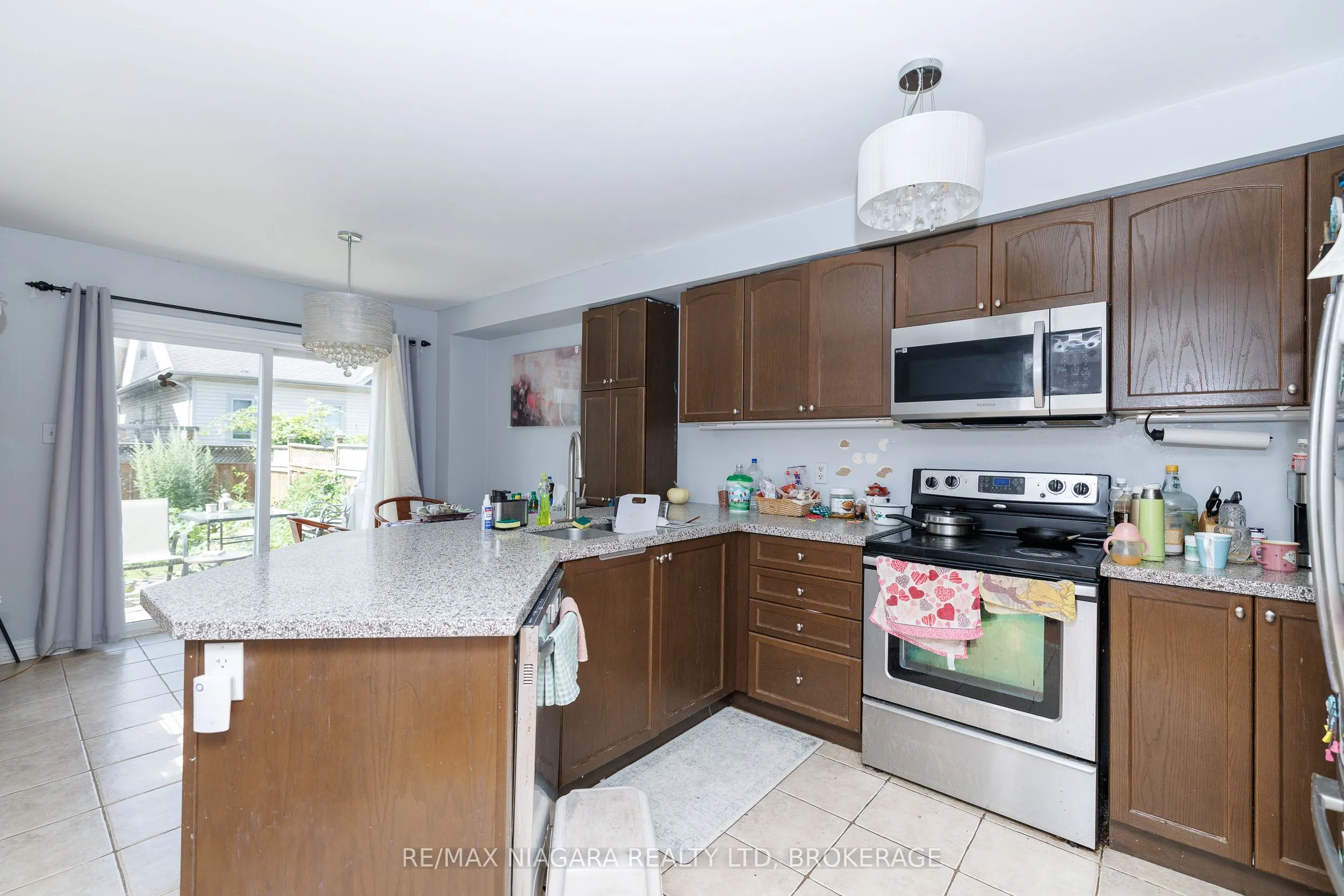 33 COLONEL LYALL Street