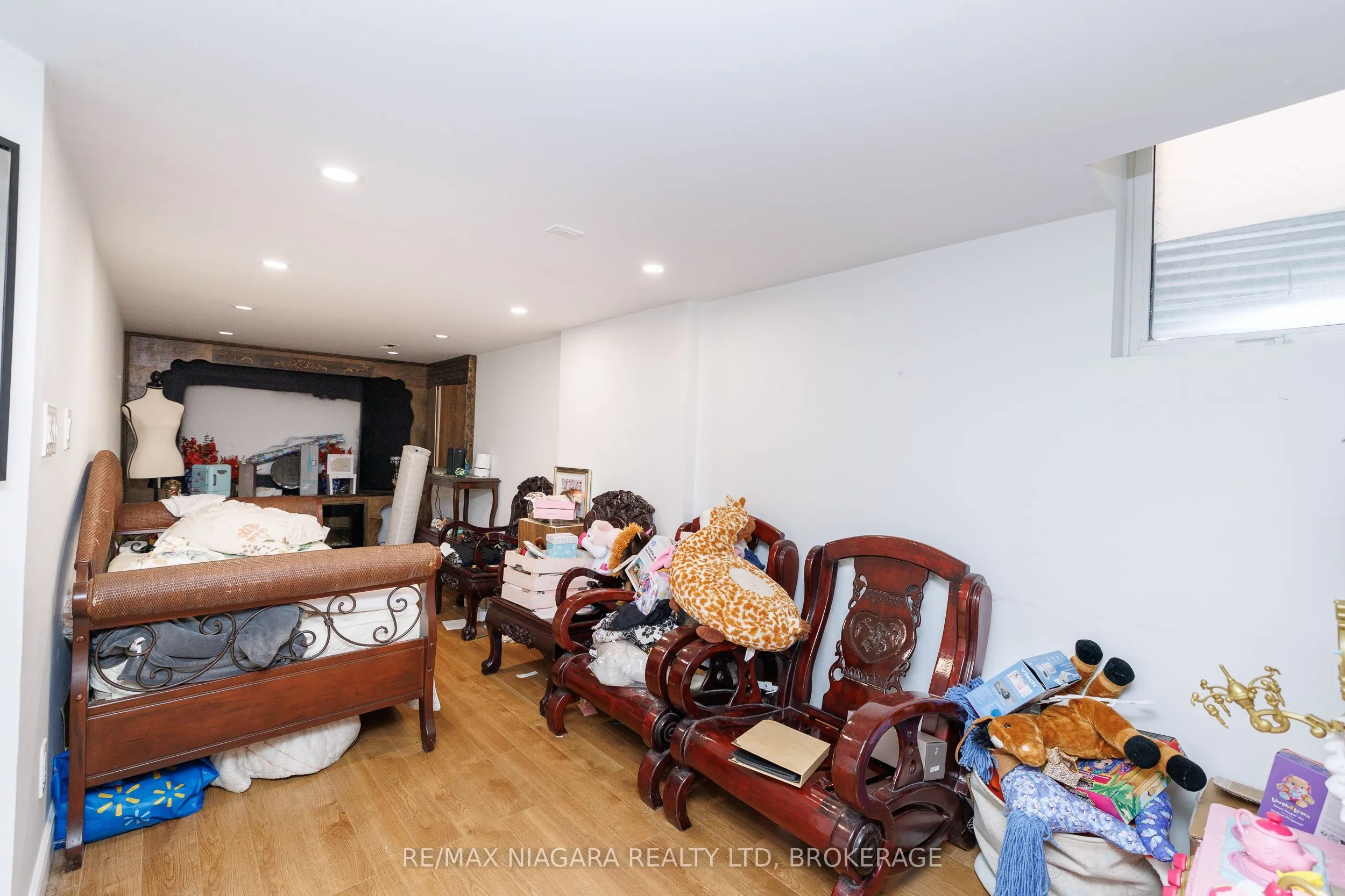 33 COLONEL LYALL Street