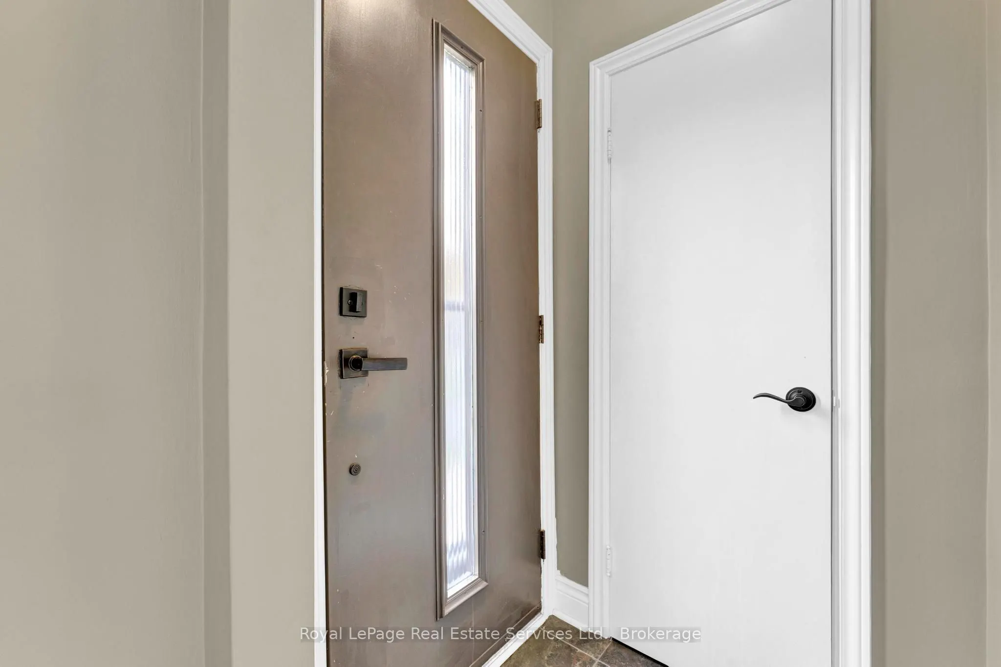 65 Cumming Court #Main Floor
