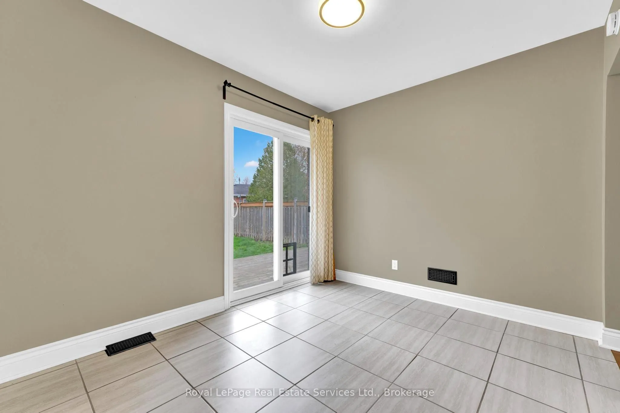 65 Cumming Court #Main Floor