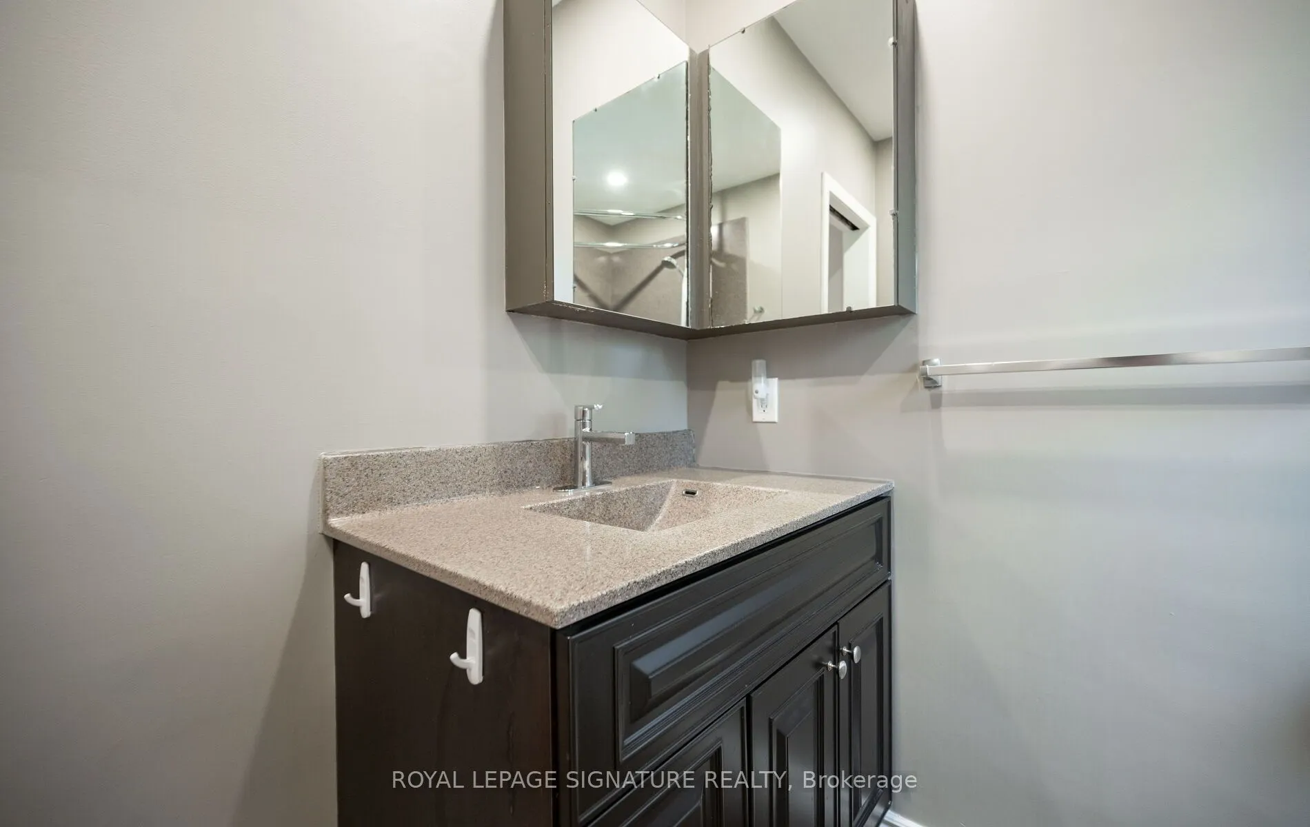 16 Eleanor Court #Upper