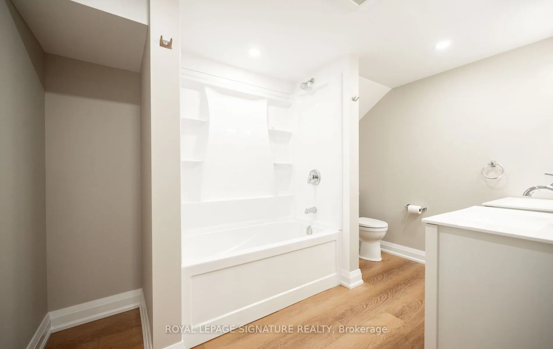 16 Eleanor Court #Lower
