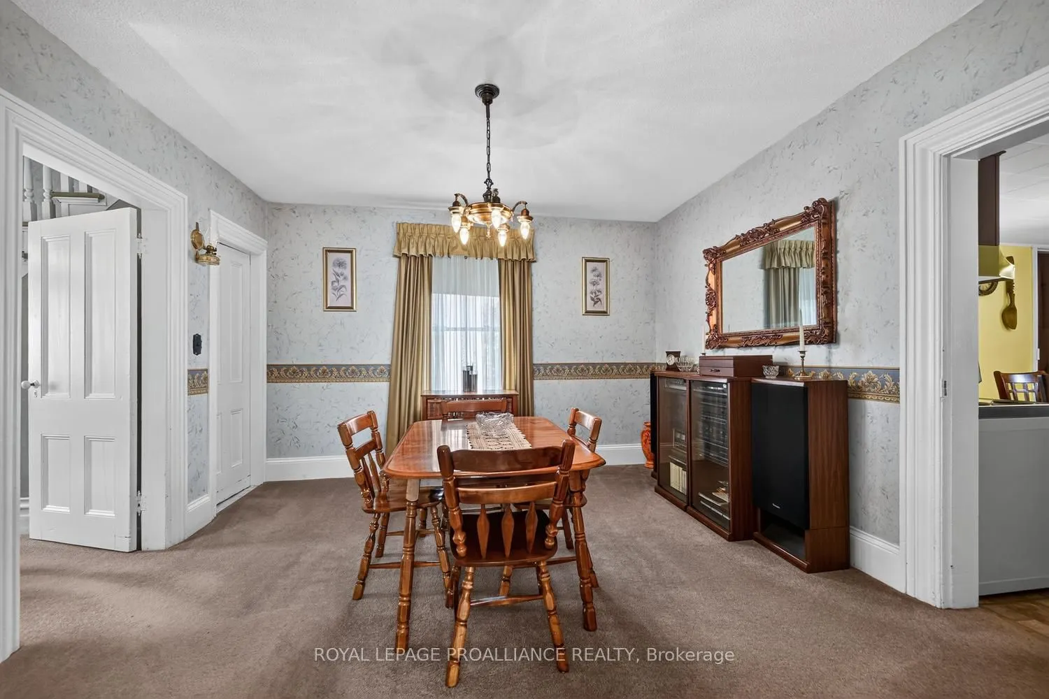 529 Dibble Street W