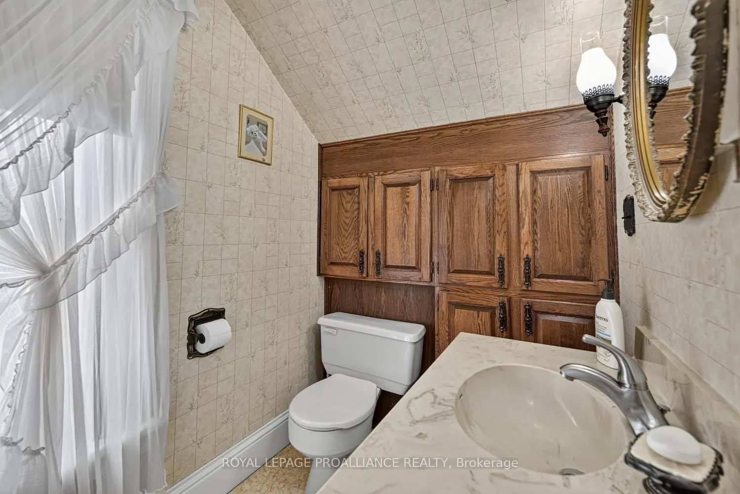 529 Dibble Street W