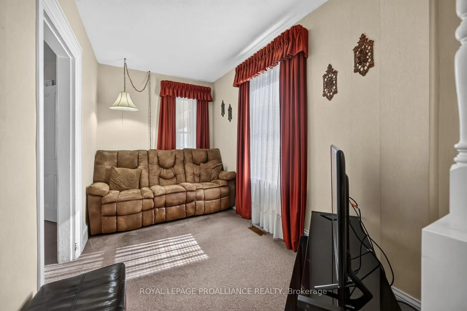 529 Dibble Street W