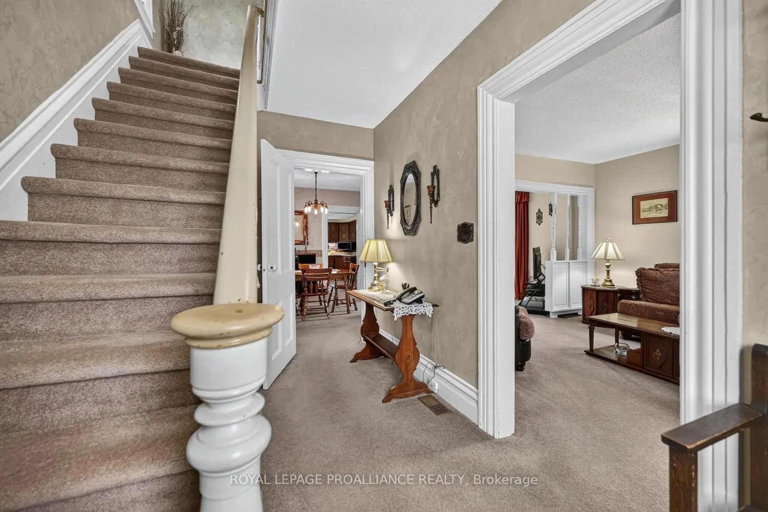 529 Dibble Street W