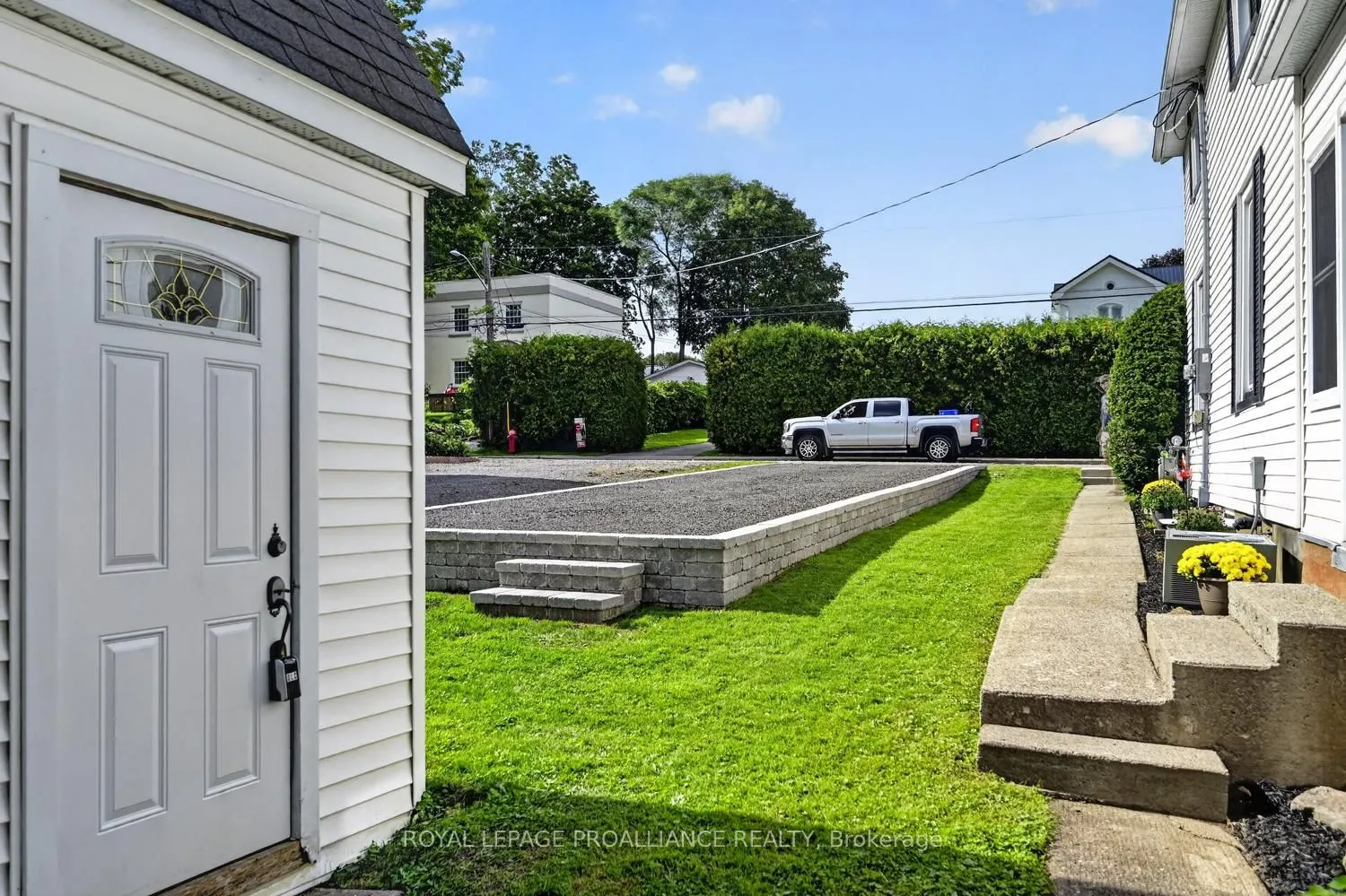 529 Dibble Street W