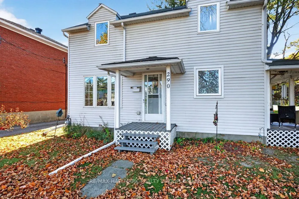 290 Woodroffe Avenue E