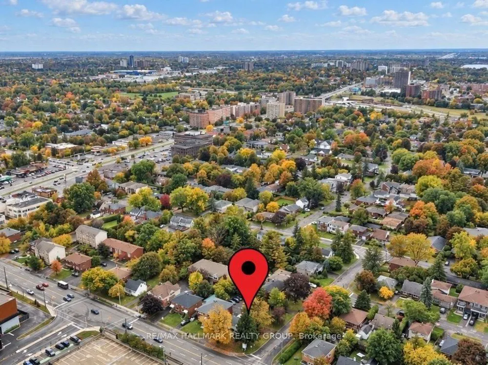 290 Woodroffe Avenue E