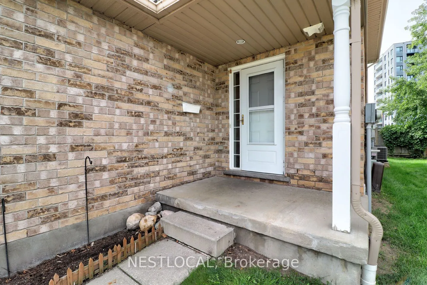 10 Fallowfield Drive #11