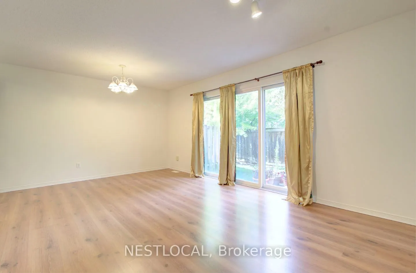 10 Fallowfield Drive #11