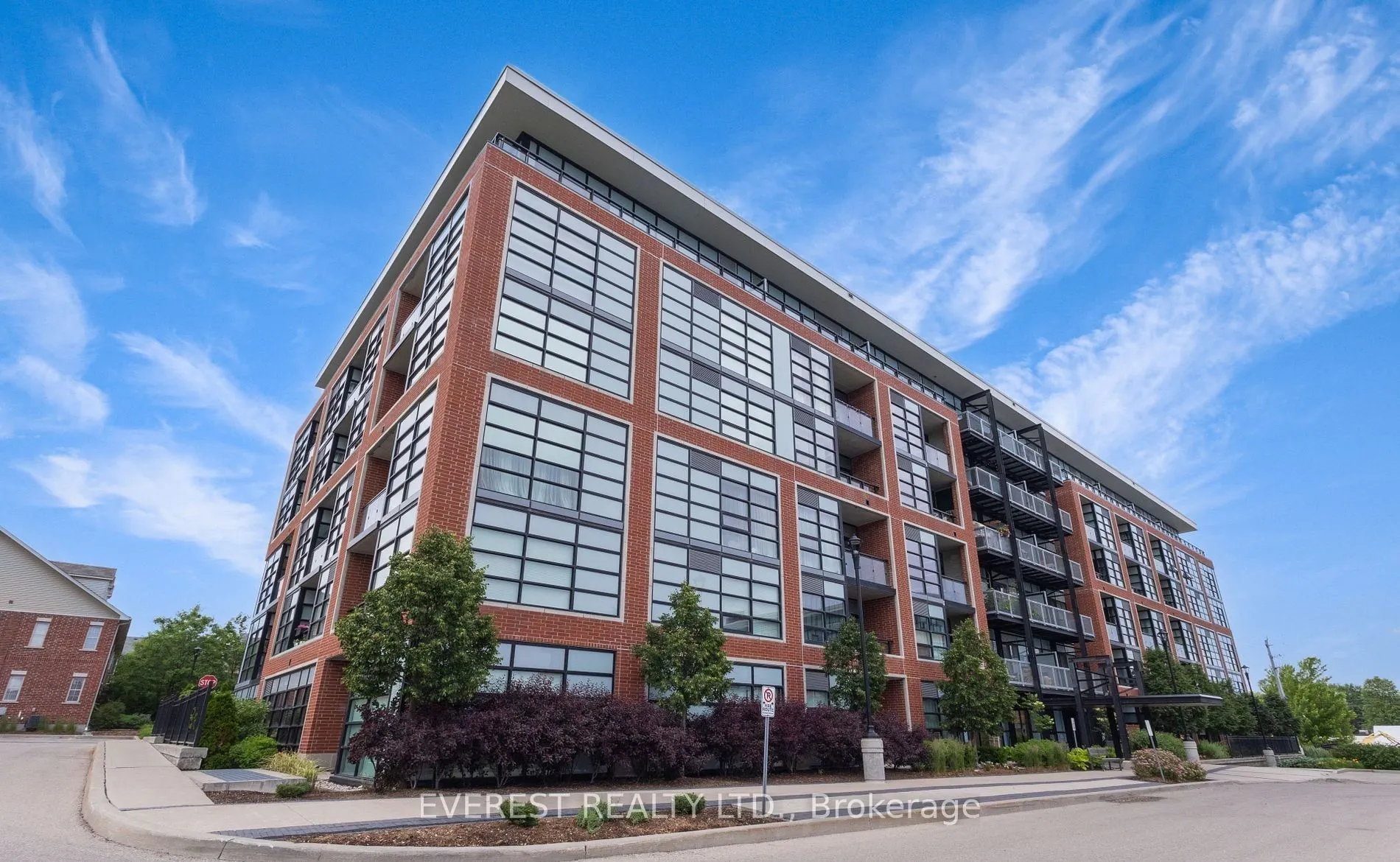 15 Prince Albert Boulevard #305