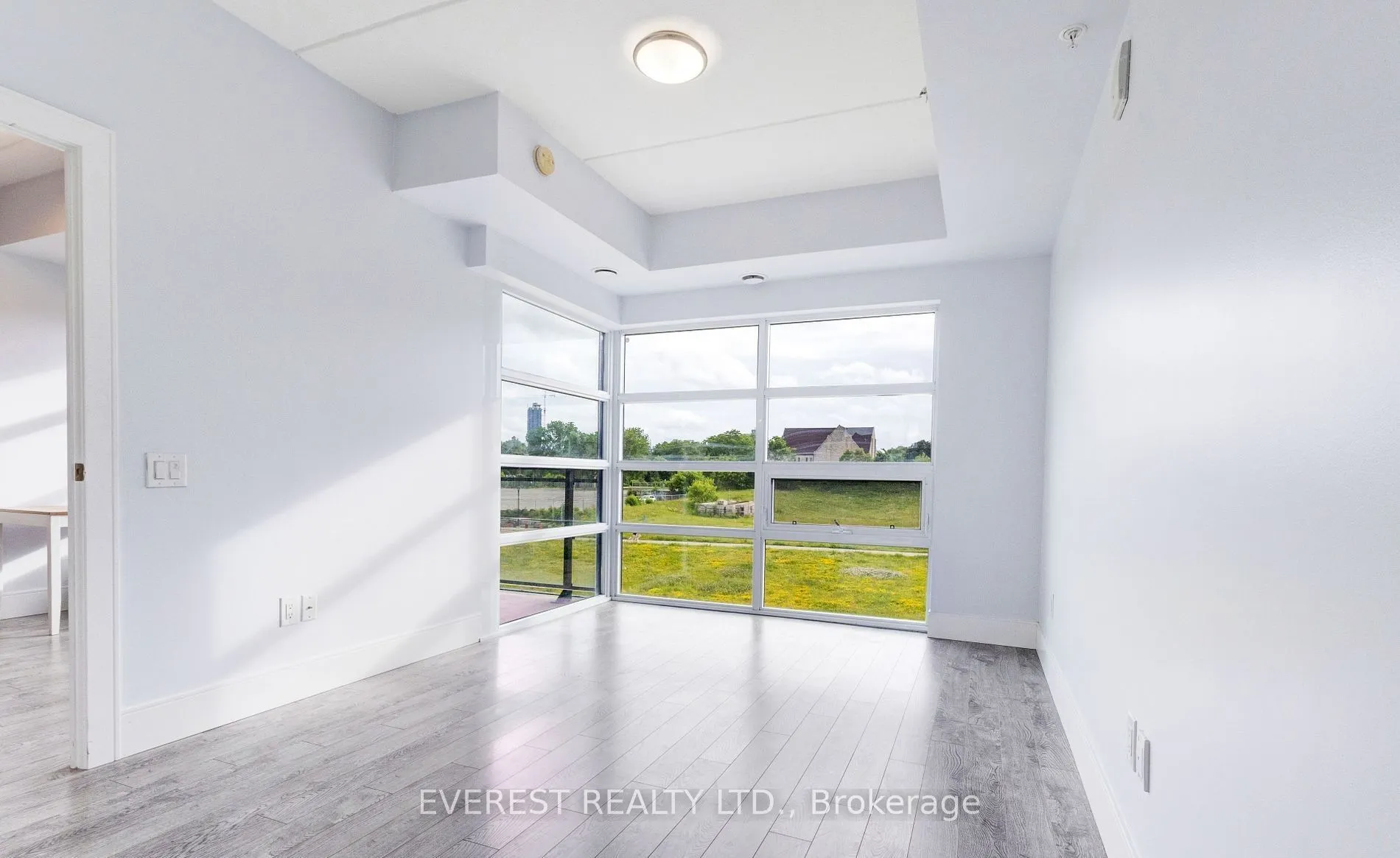 15 Prince Albert Boulevard #305
