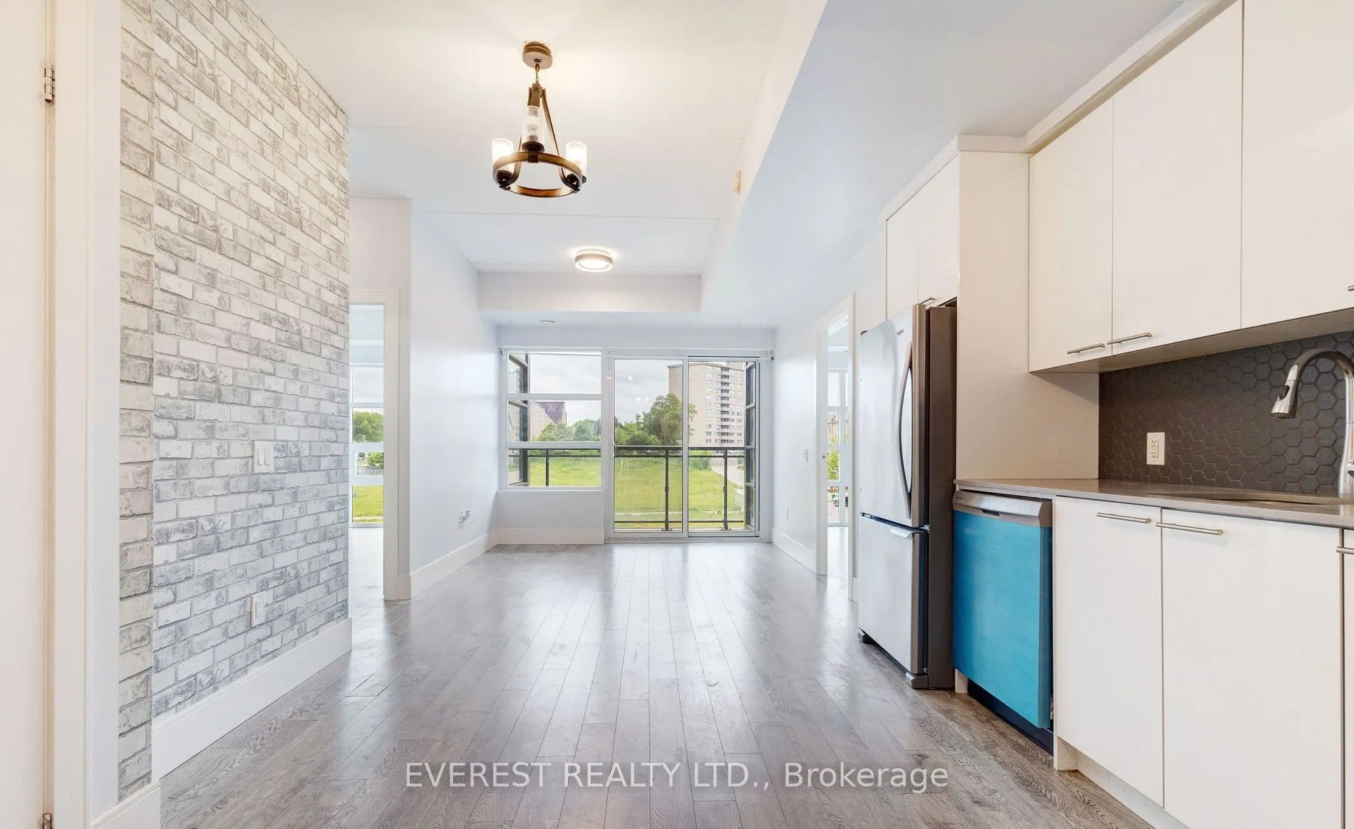 15 Prince Albert Boulevard #305