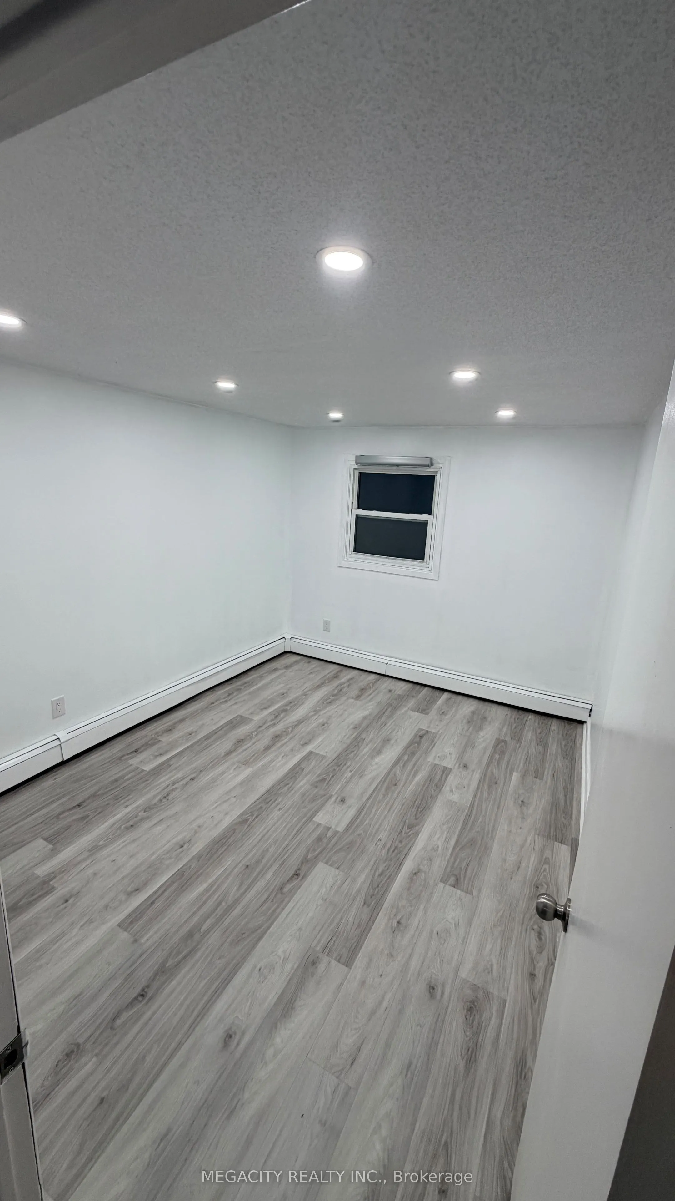 14 Chesterton Lane #upper portion