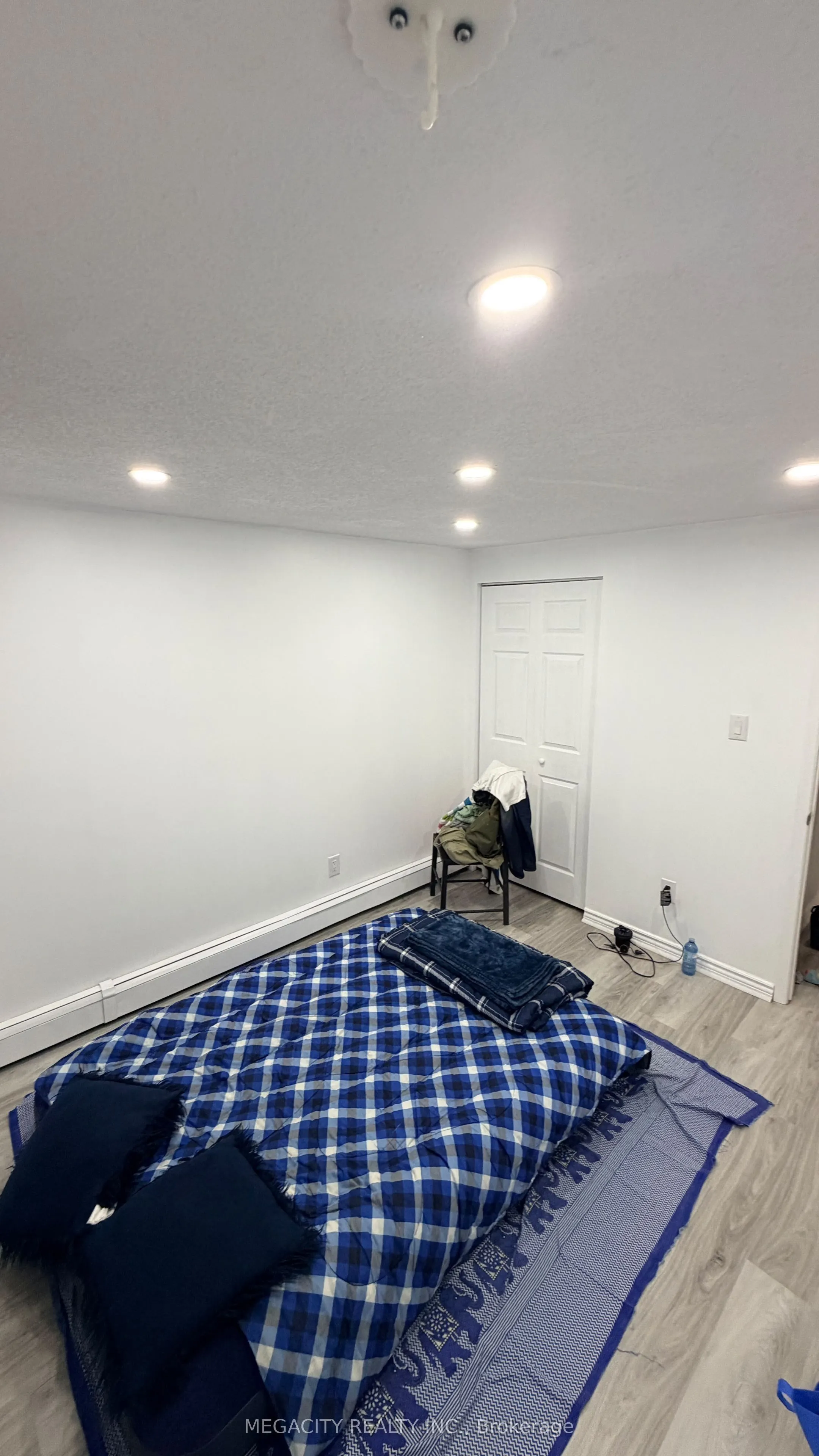 14 Chesterton Lane #upper portion